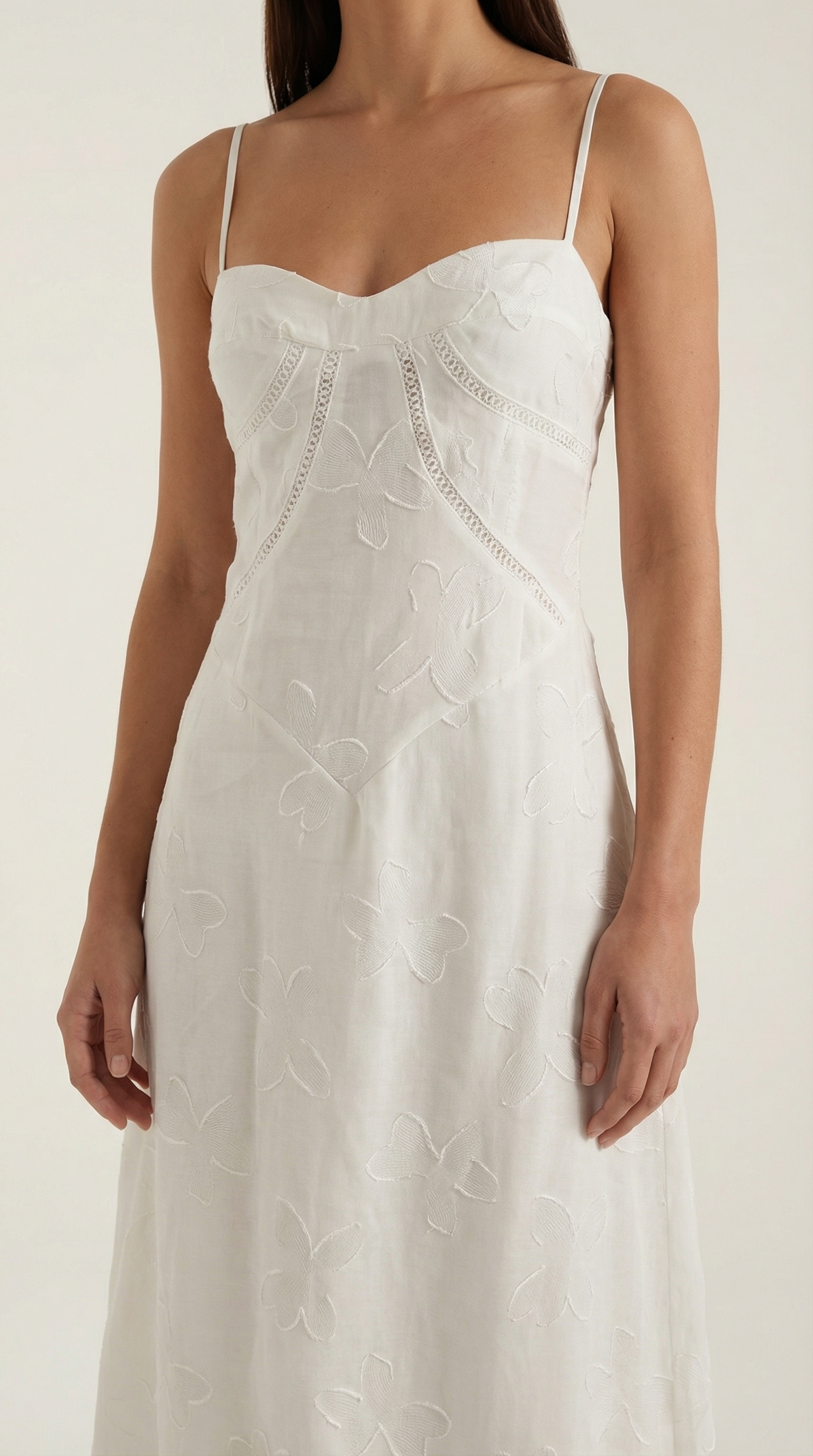 Vestido largo con encaje refinado