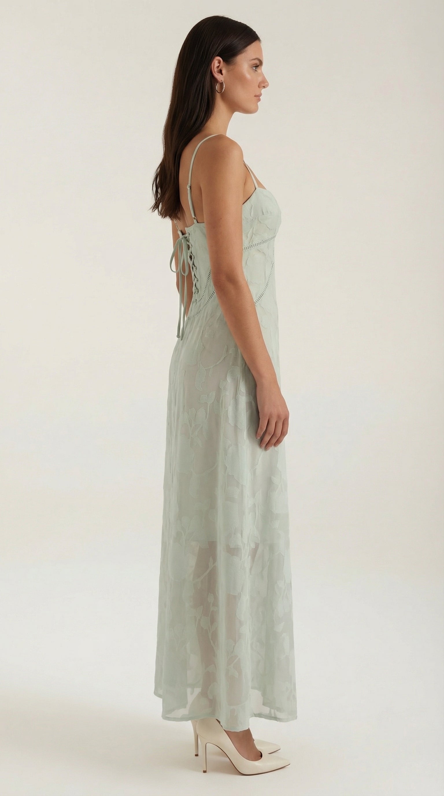 Vestido largo con encaje refinado