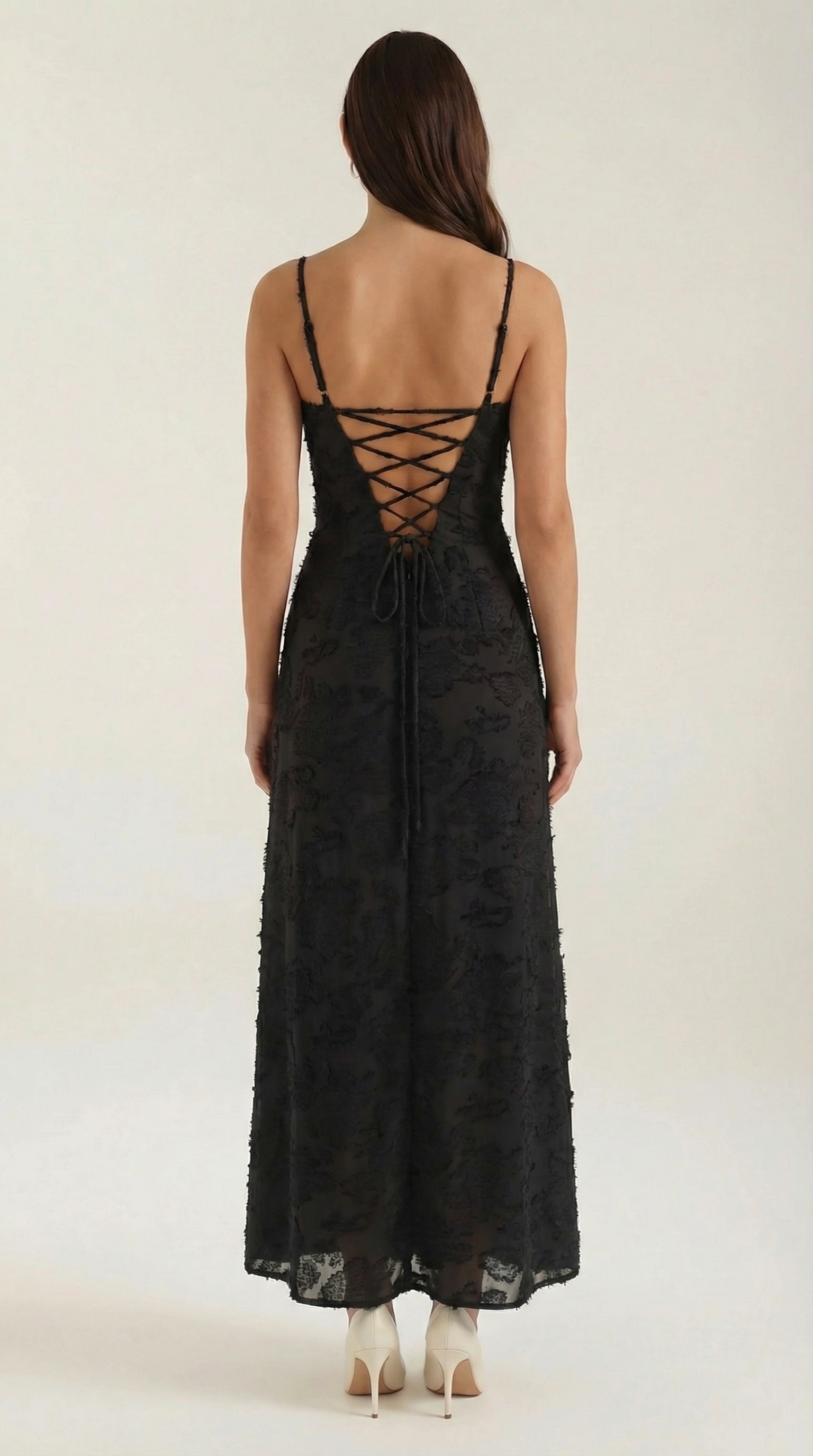 Vestido largo con encaje refinado