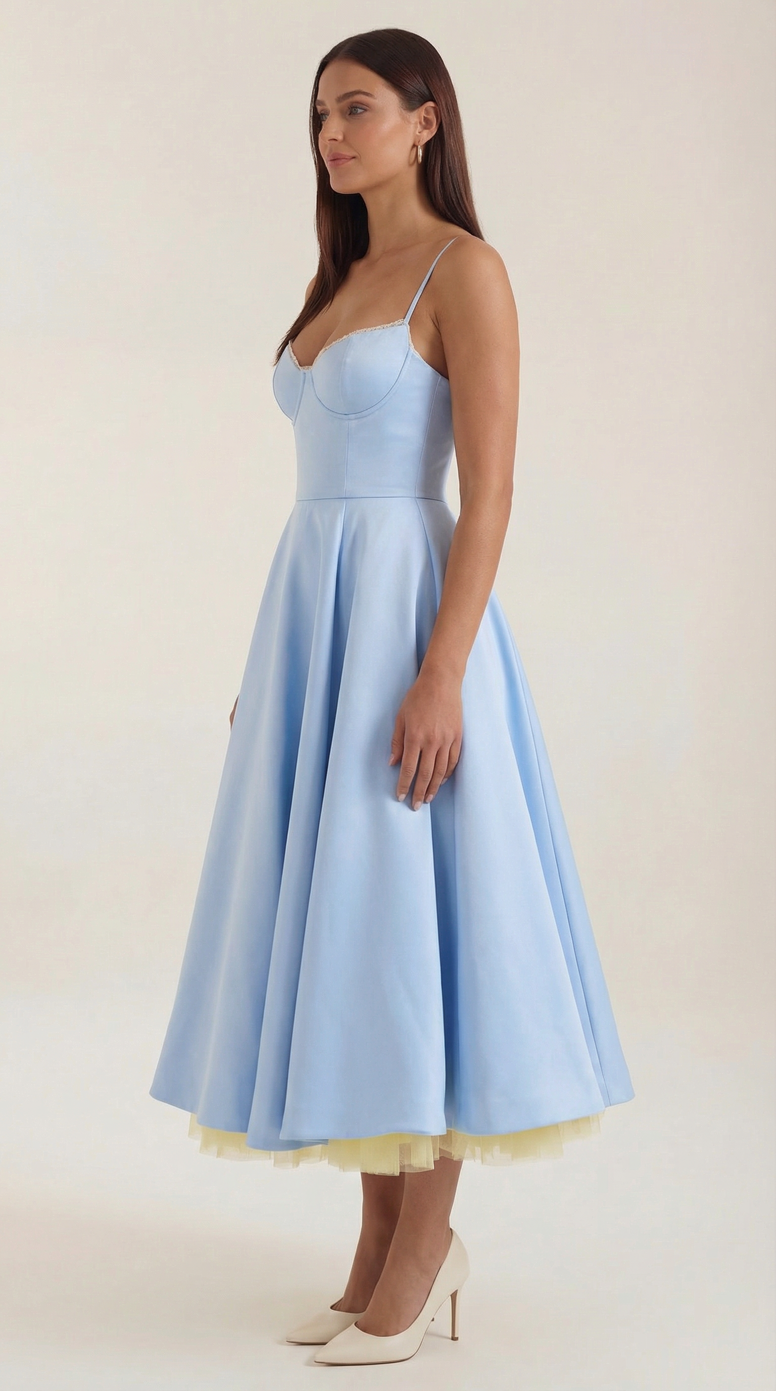 Vestido midi con diseño de tul