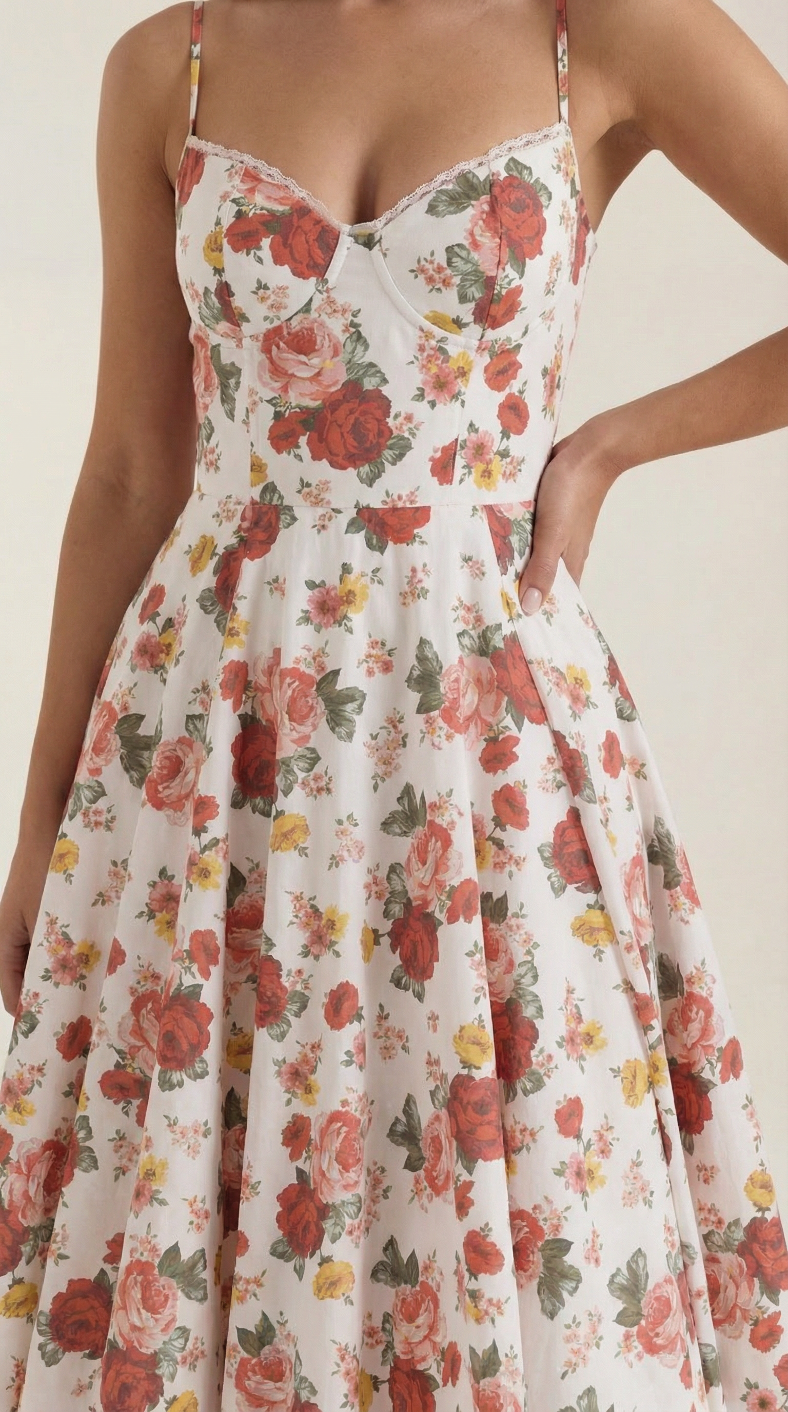 Vestido midi con diseño de tul