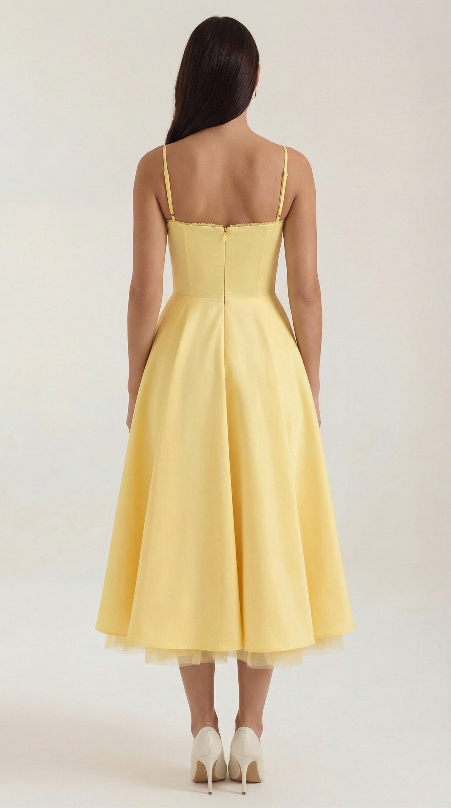 Vestido midi con diseño de tul