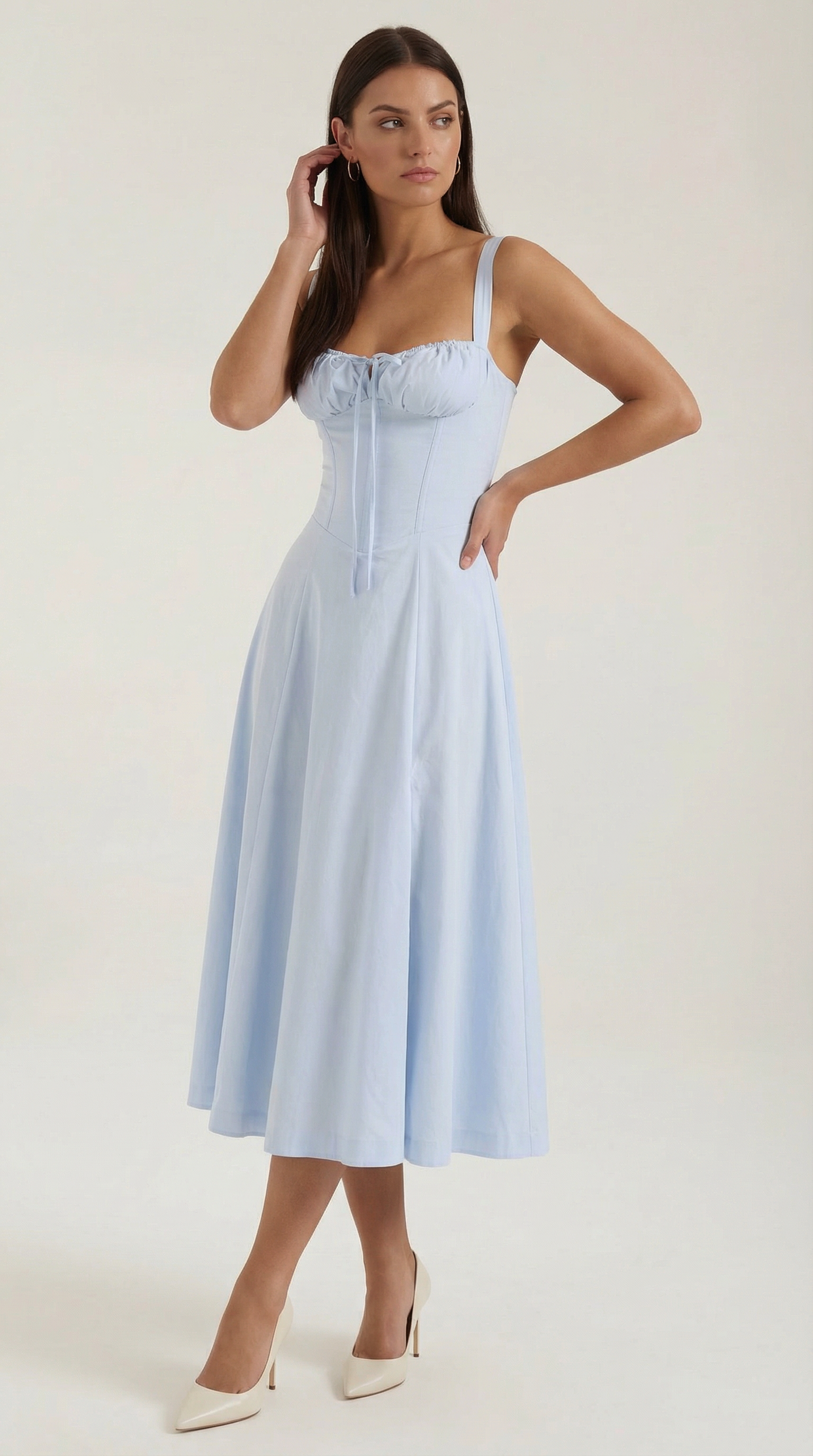 Vestido midi con detalle de cordones