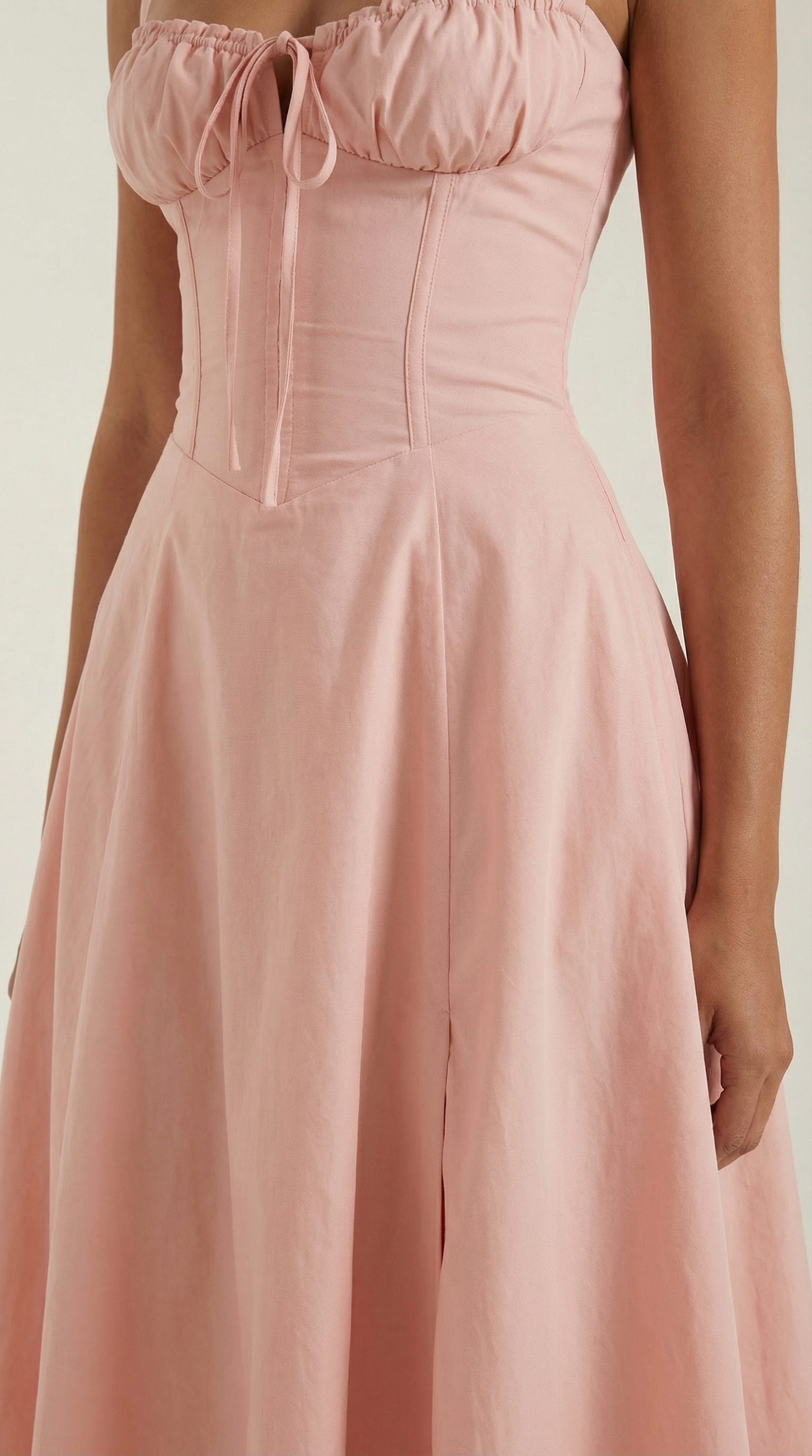 Vestido midi con detalle de cordones