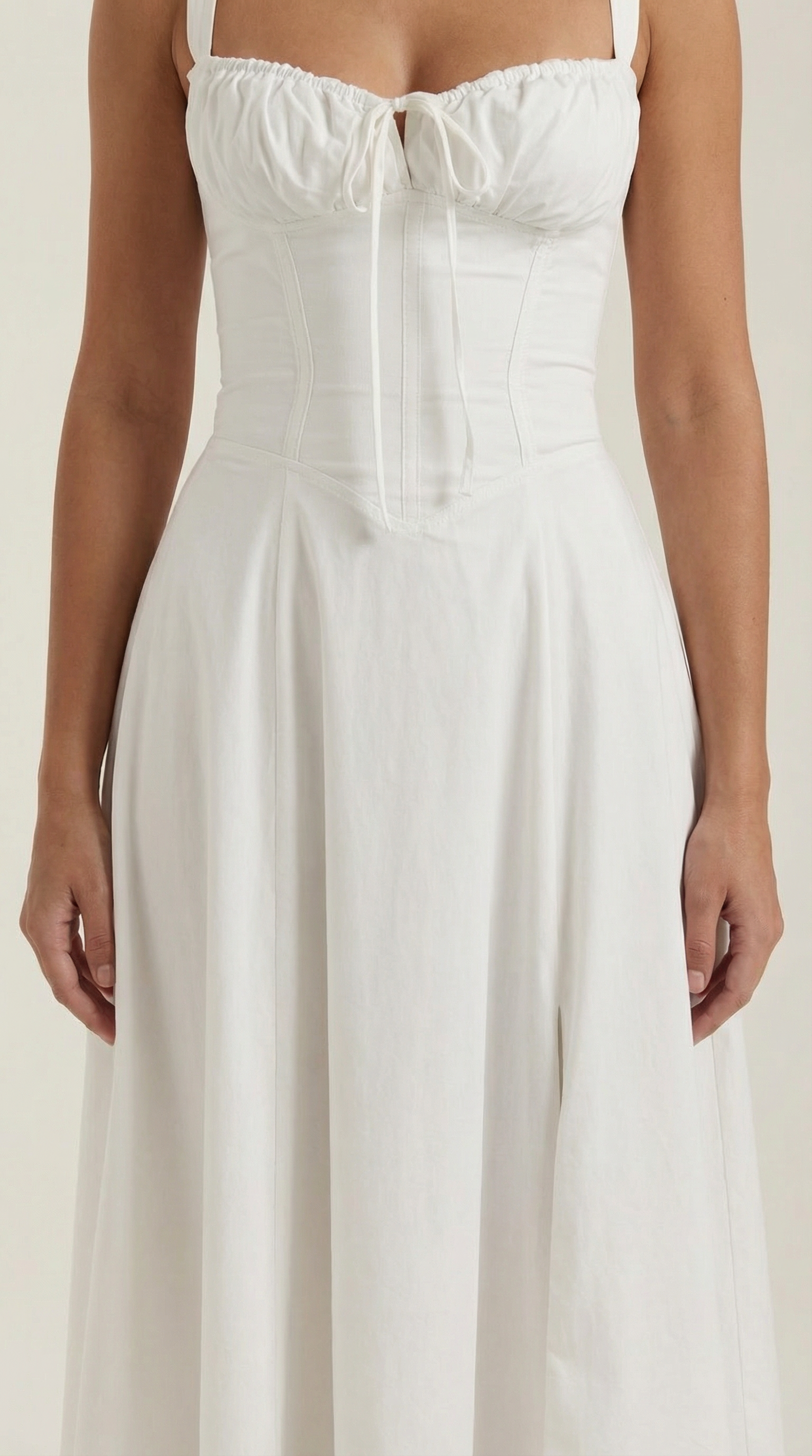 Vestido midi con detalle de cordones