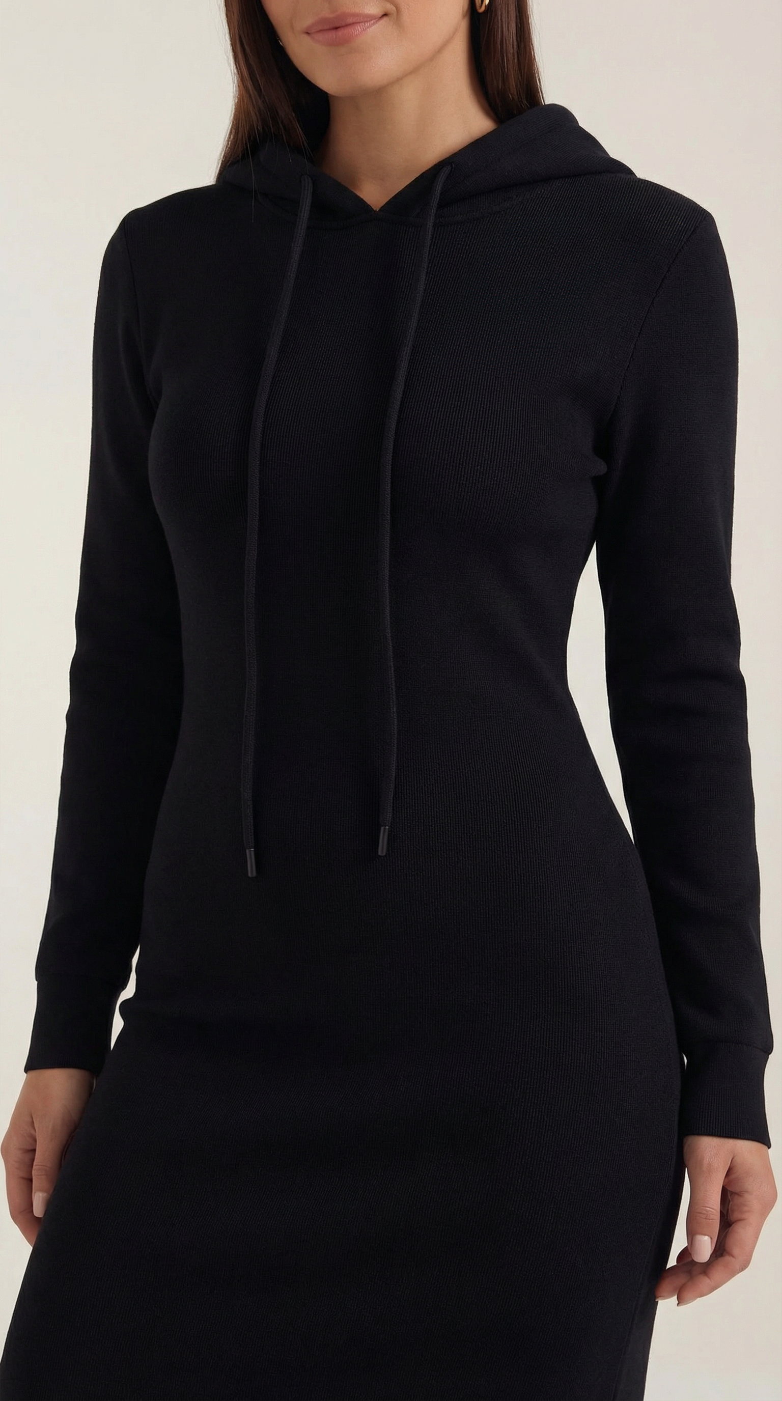 Vestido largo ajustado con capucha