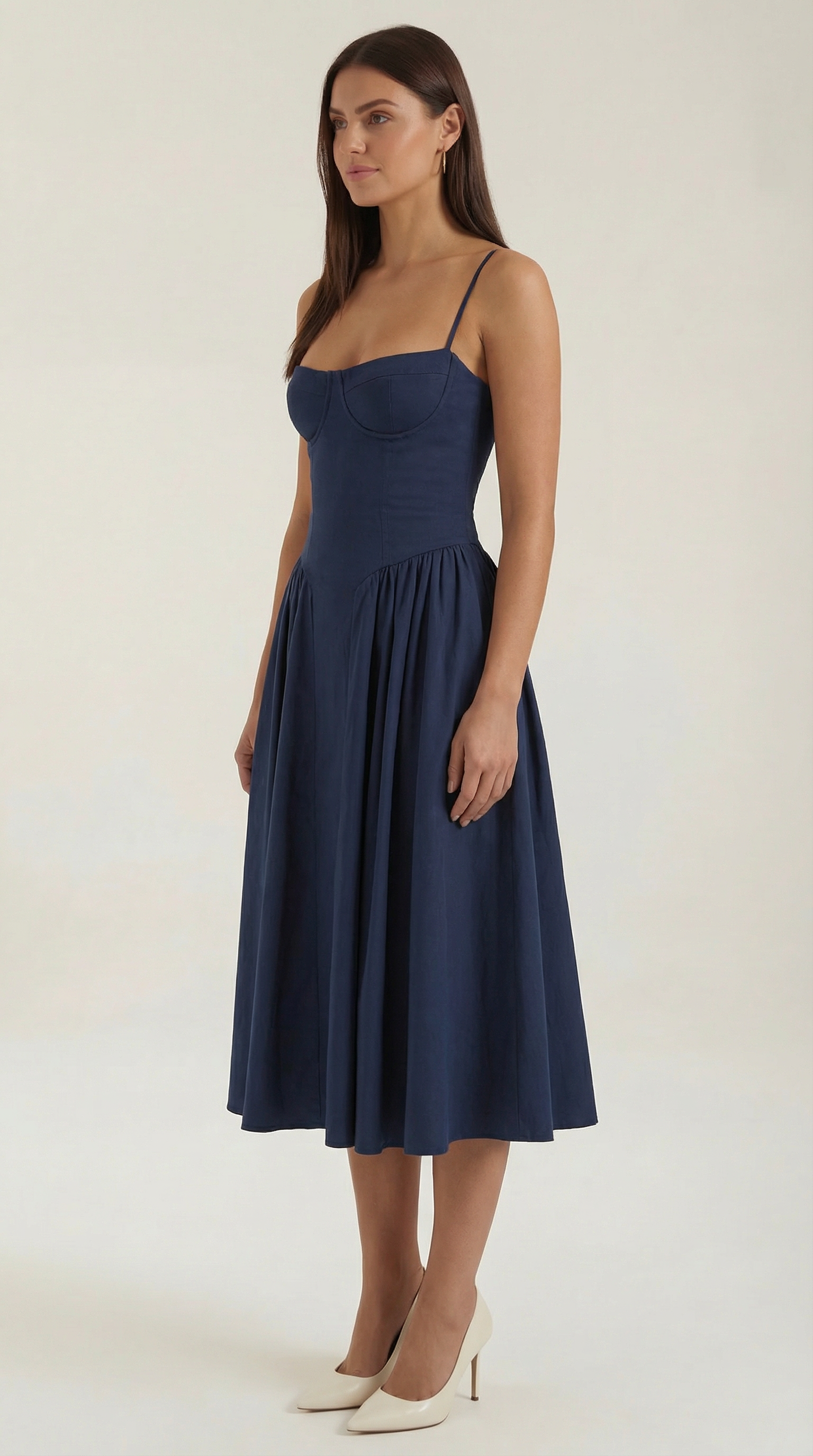 Vestido midi con diseño de corsé