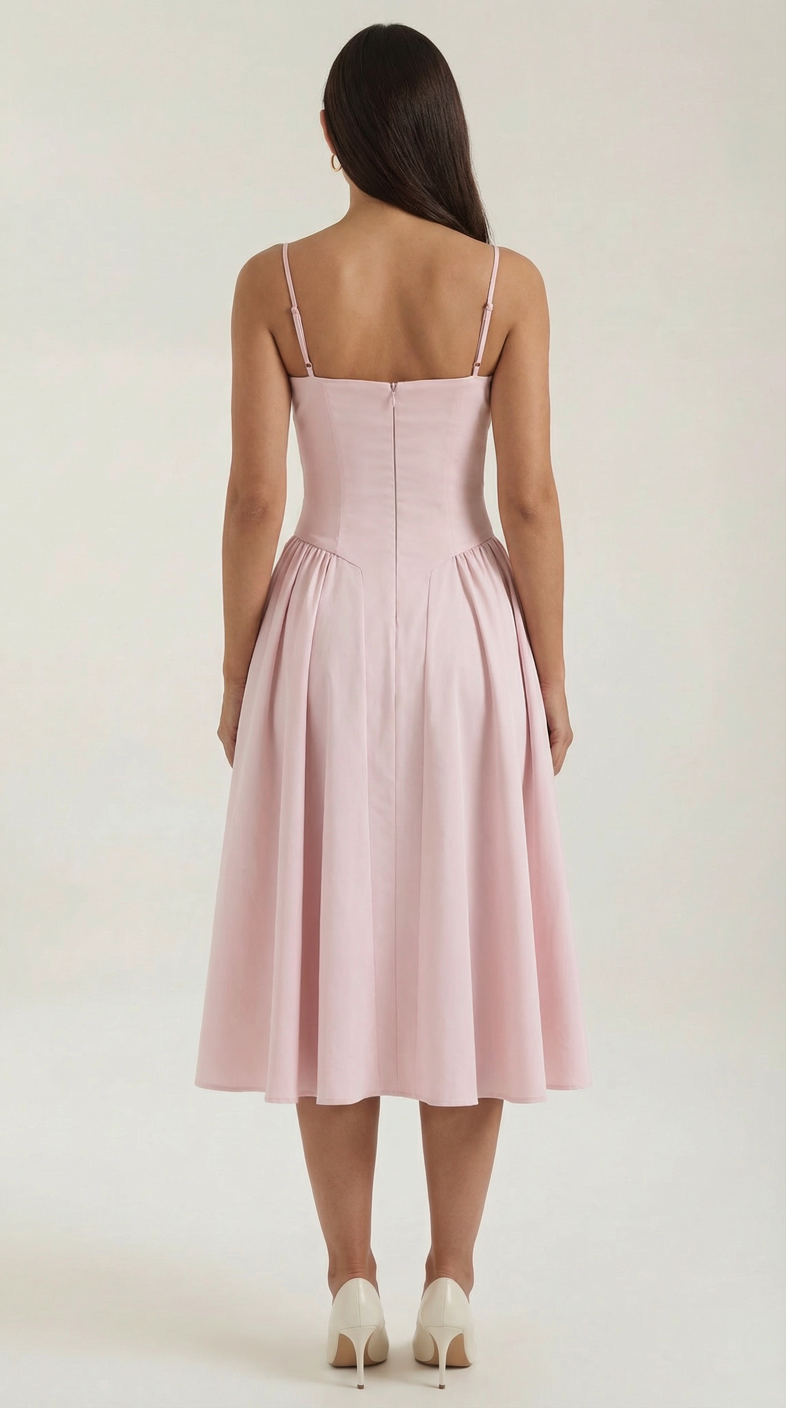 Vestido midi con diseño de corsé