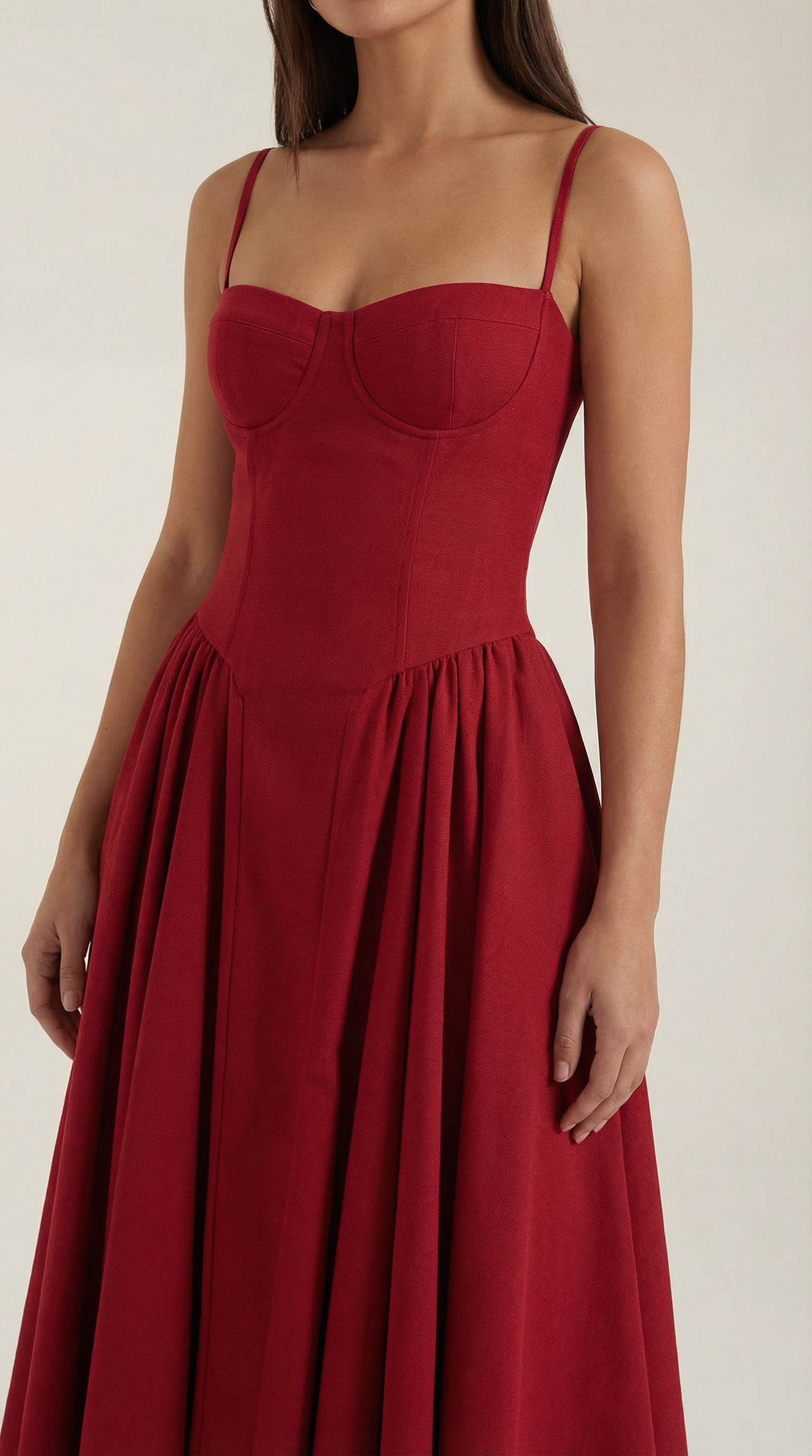 Vestido midi con diseño de corsé