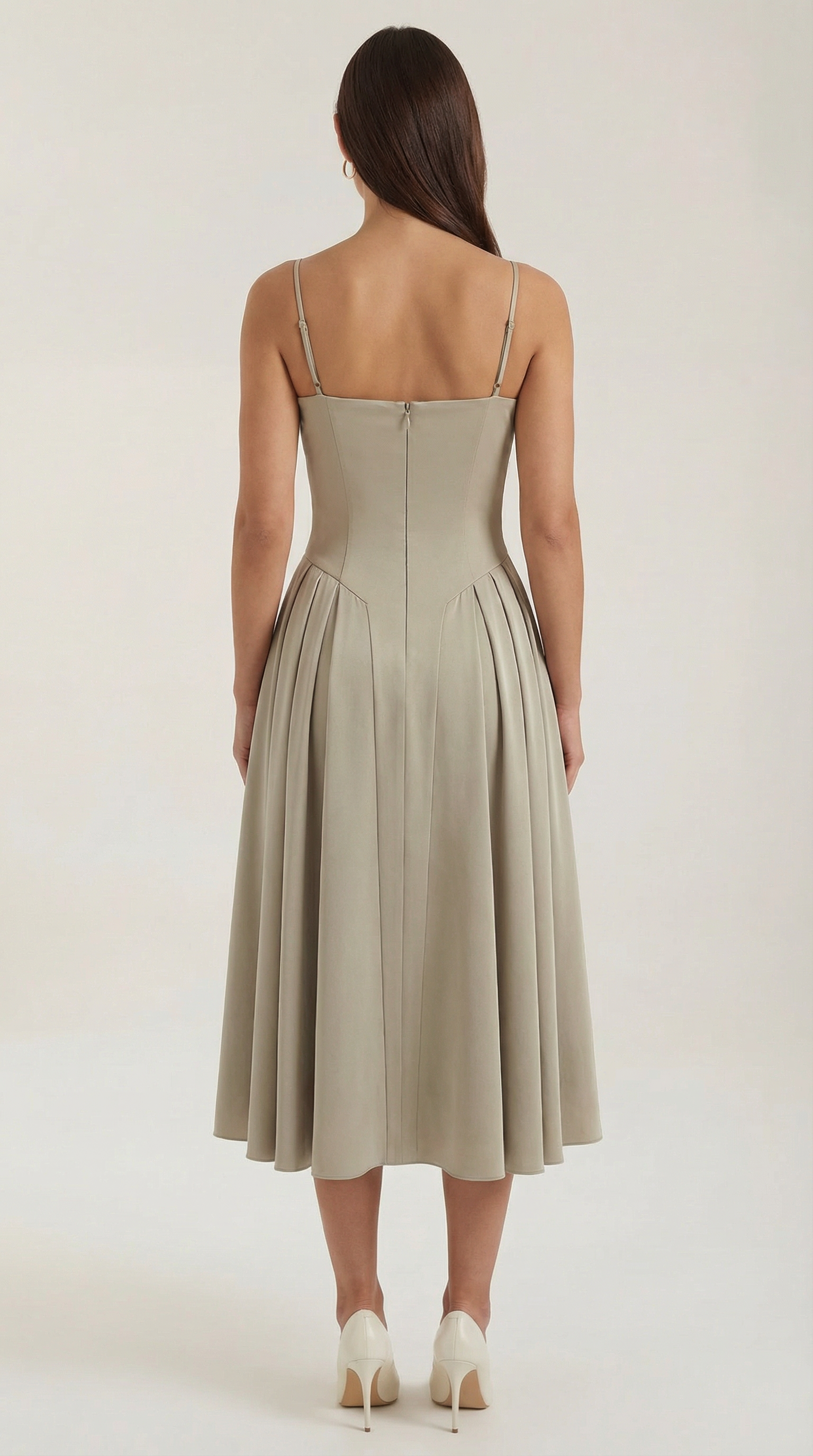 Vestido midi con diseño de corsé