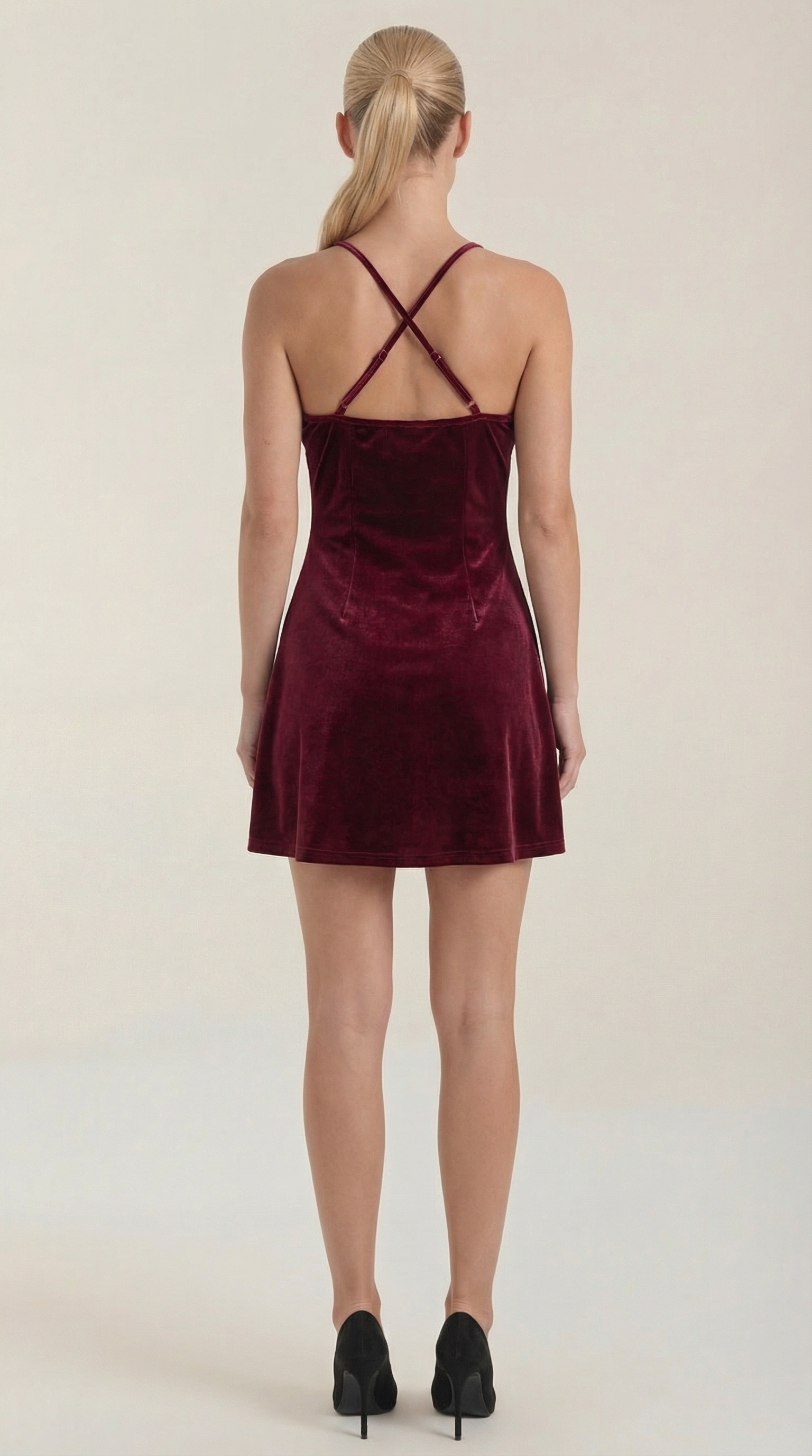 Vestido mini con corte elegante