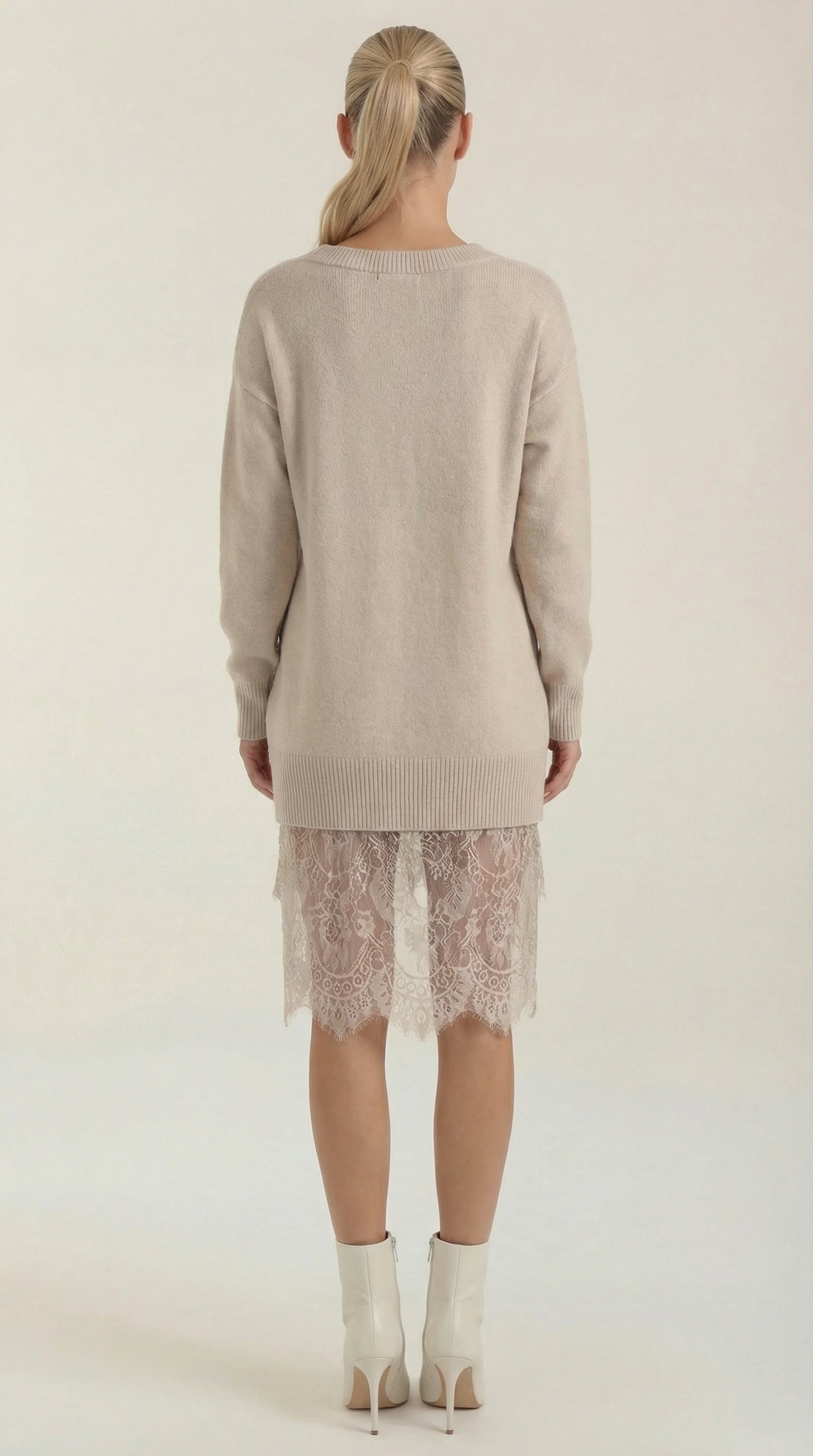 Vestido de Encaje Ajustado con Dobladillo