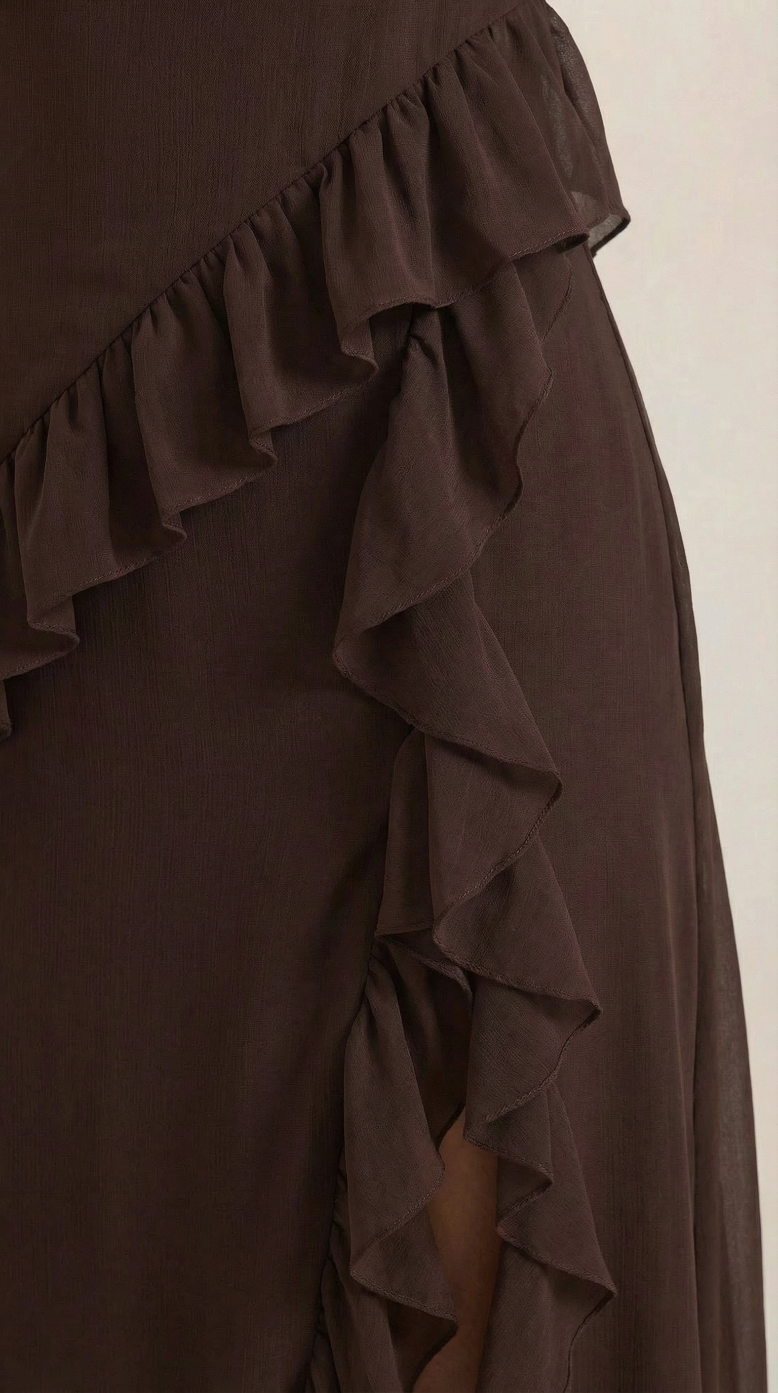 Vestido largo con volantes elegante