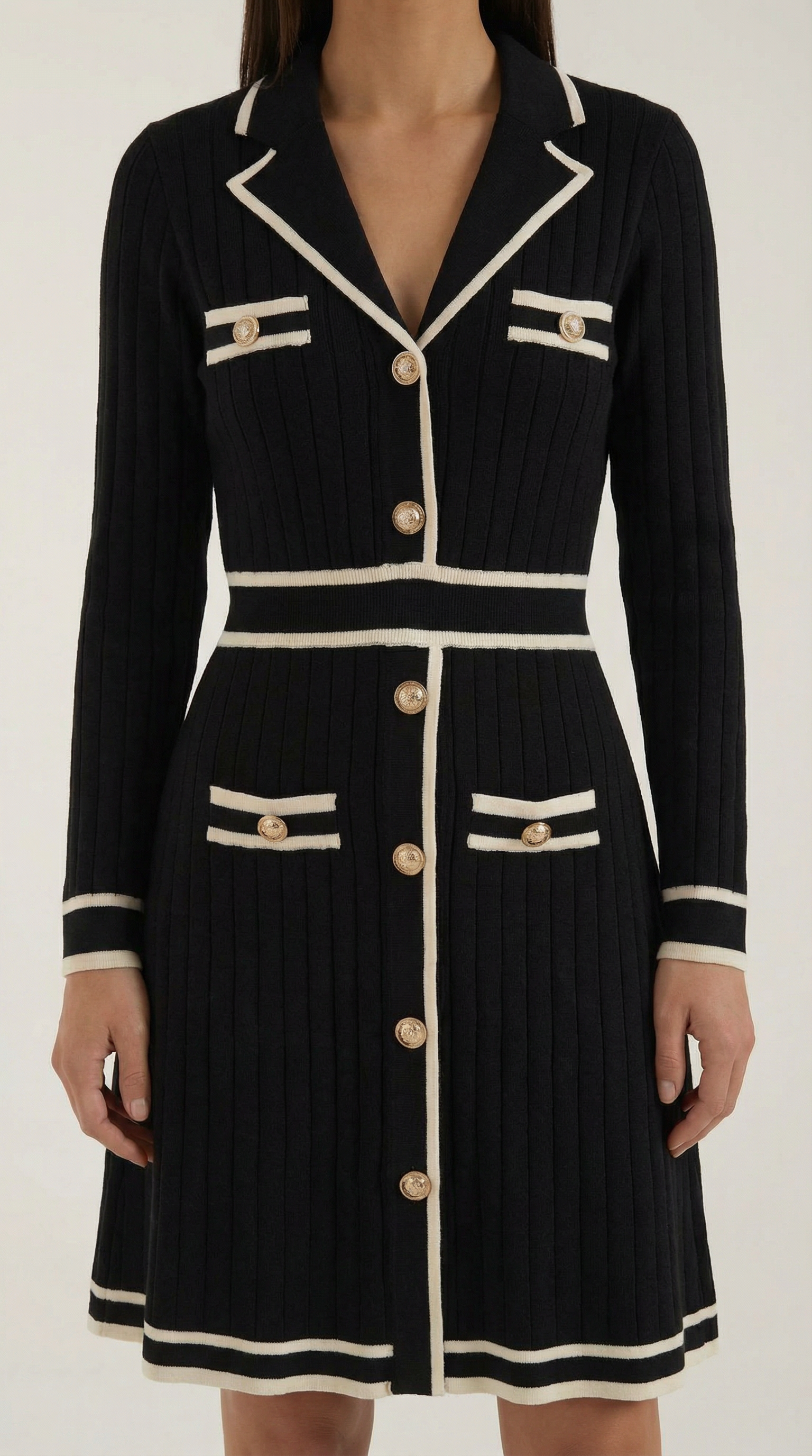 Vestido mini con diseño elegante y moderno