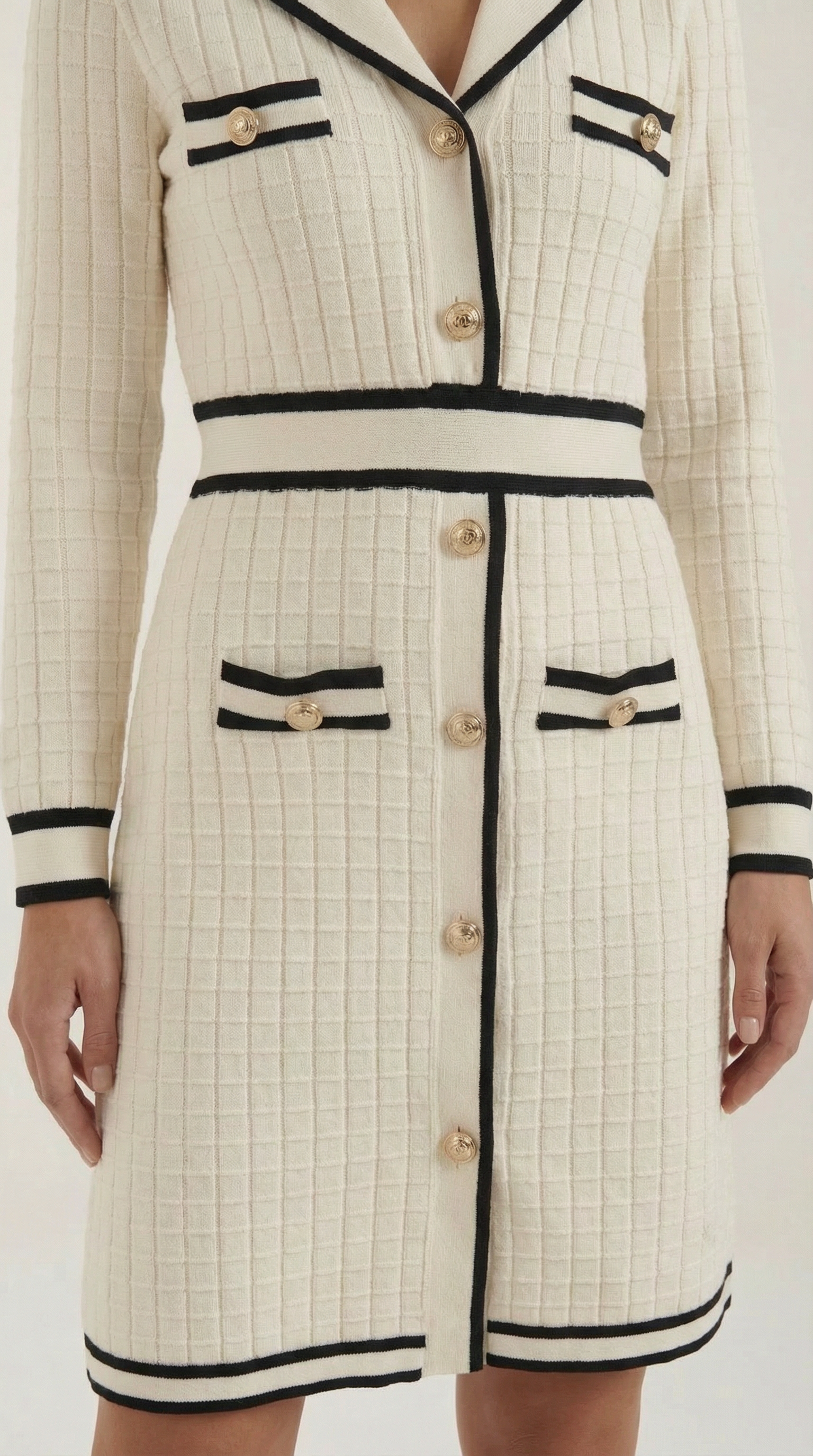 Vestido mini con diseño elegante y moderno