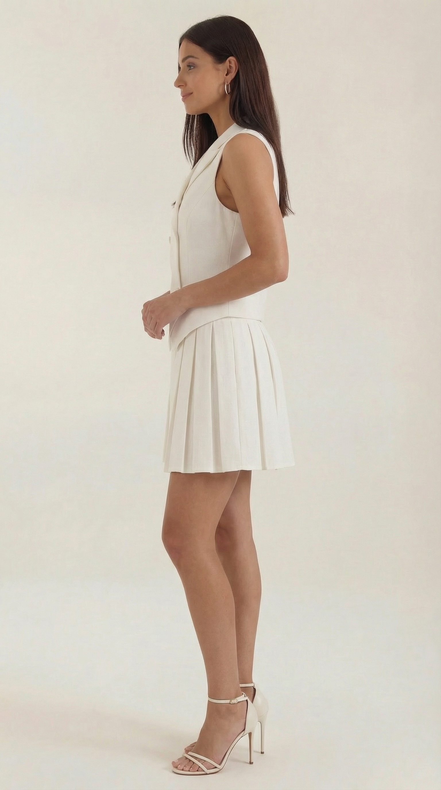 Vestido mini con corte moderno