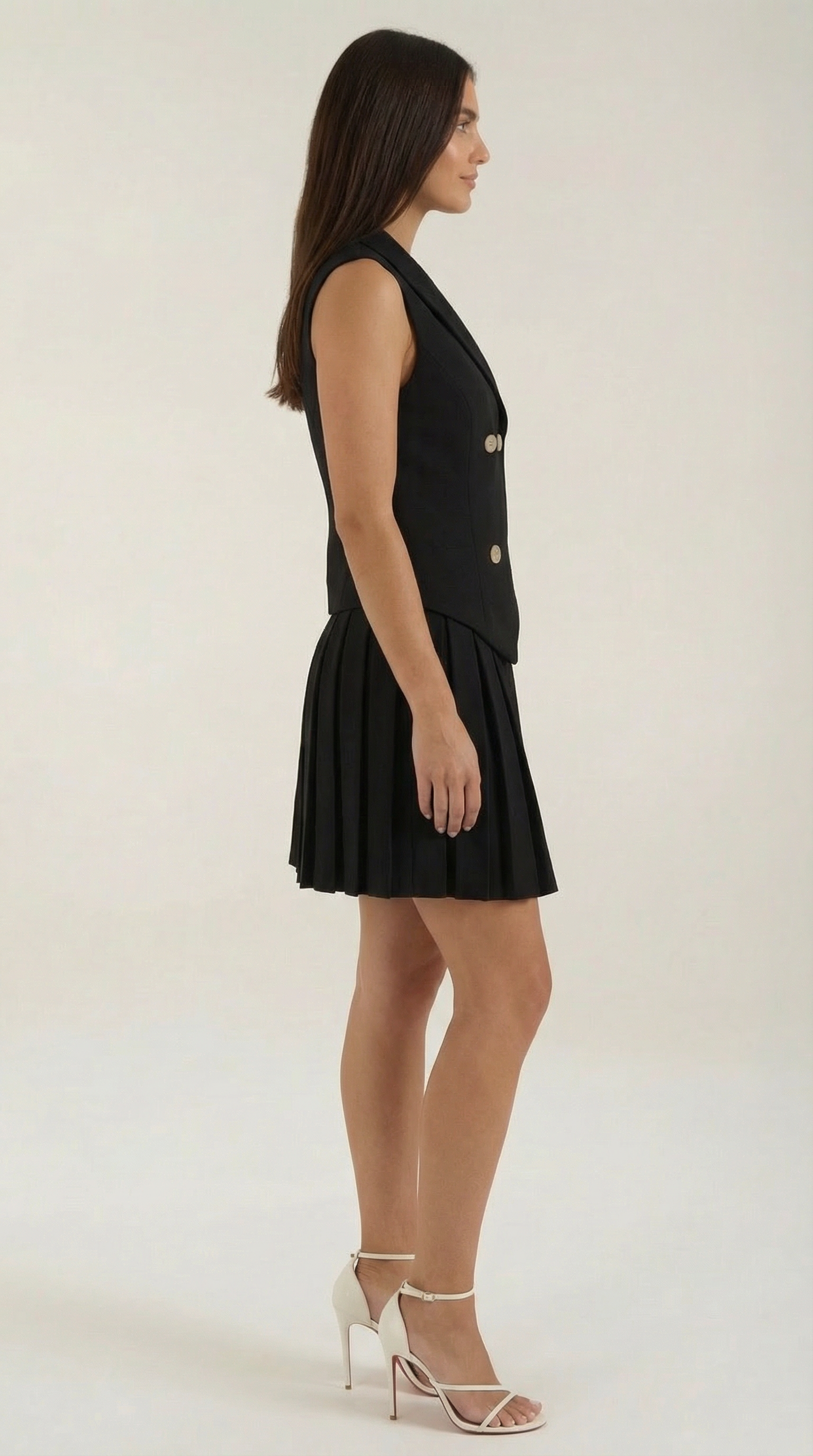 Vestido mini con corte moderno