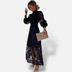 Vestido midi preto de renda El Armario de Lola com gola alta e mangas bufantes, ideal para eventos formais de verão.