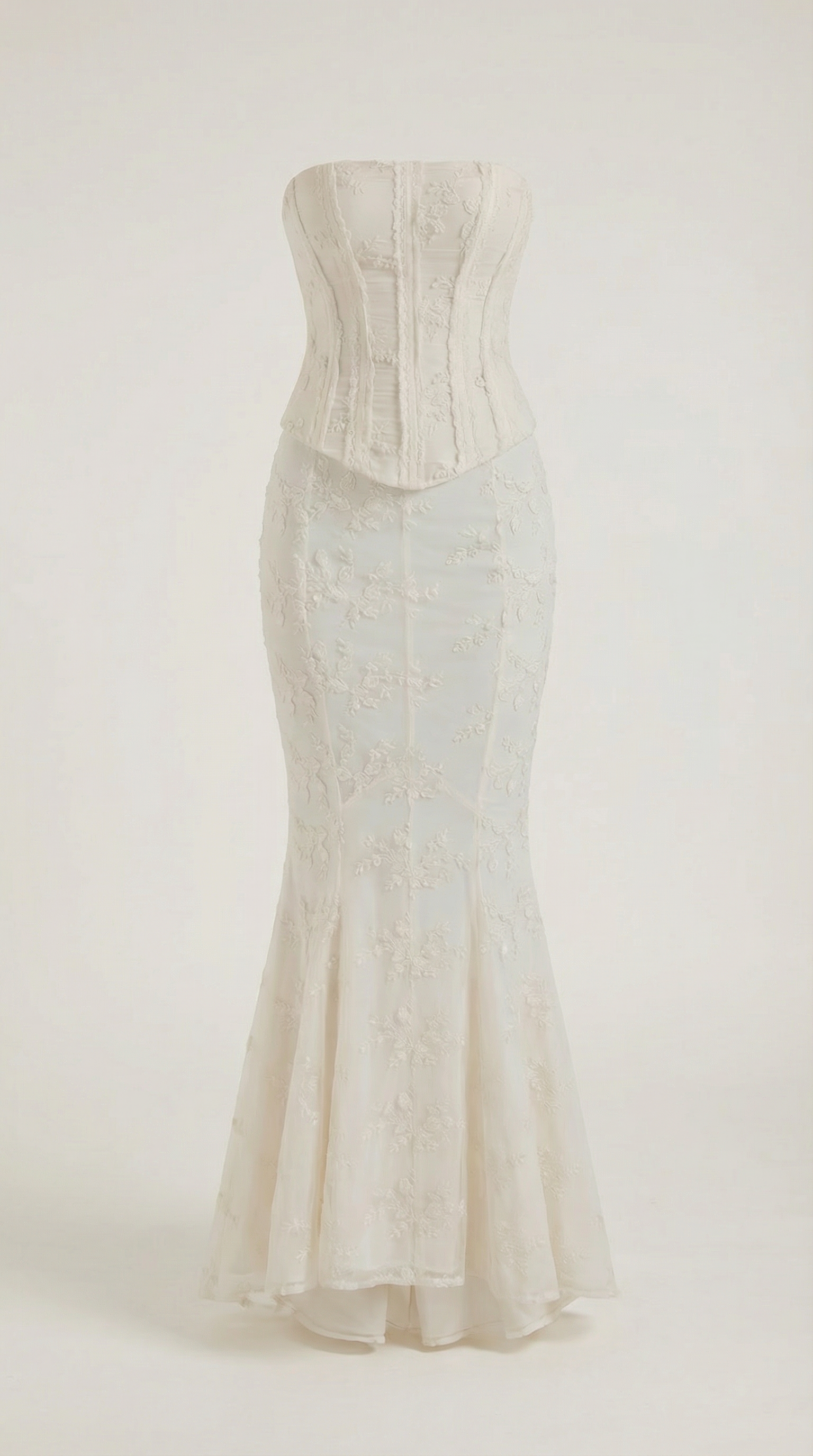 Vestido largo con corsé y encaje