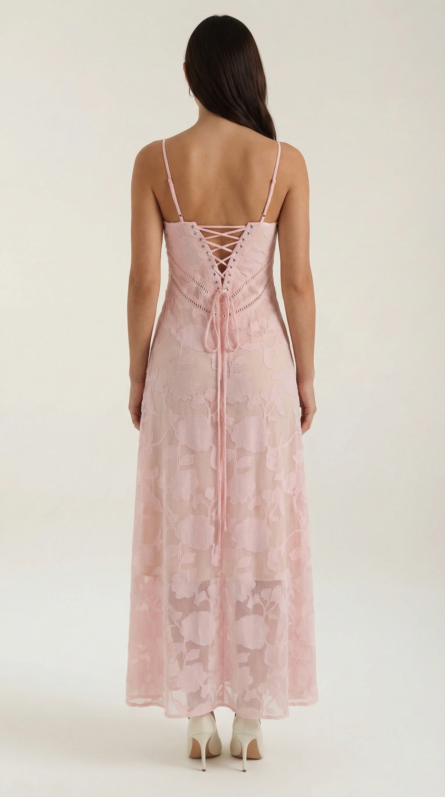 Vestido largo con encaje refinado