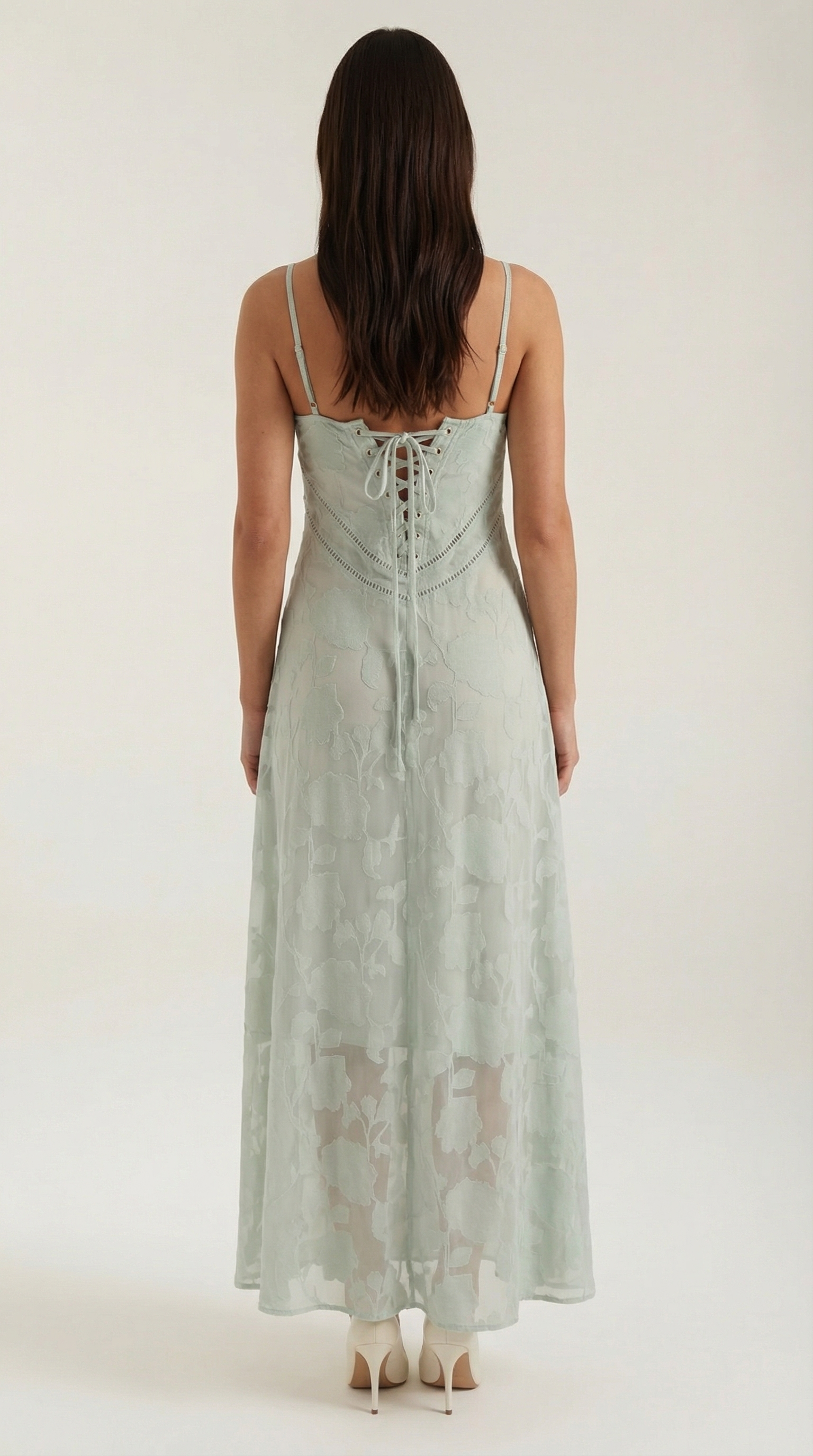 Vestido largo con encaje refinado