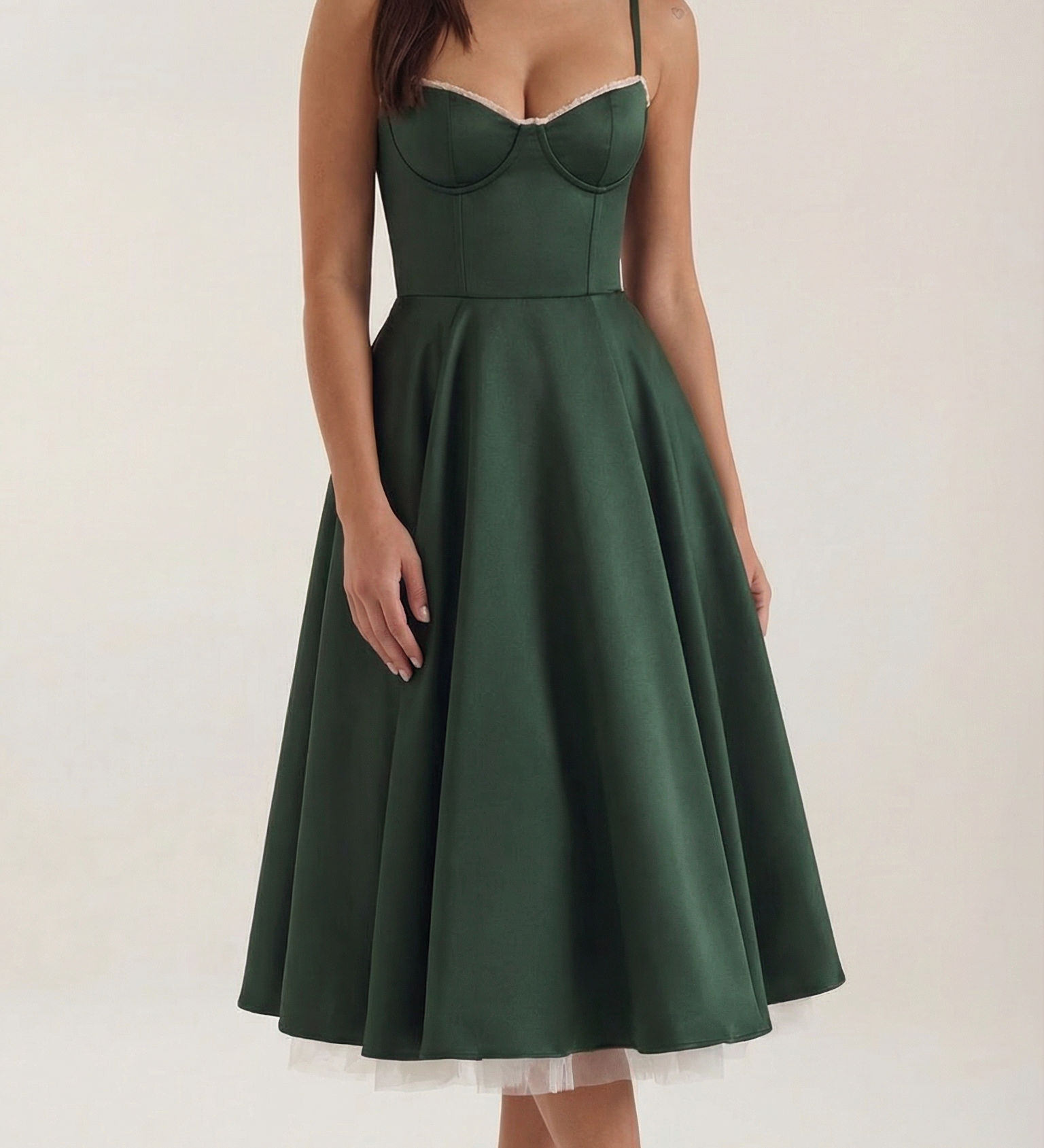 Vestido midi con diseño de tul
