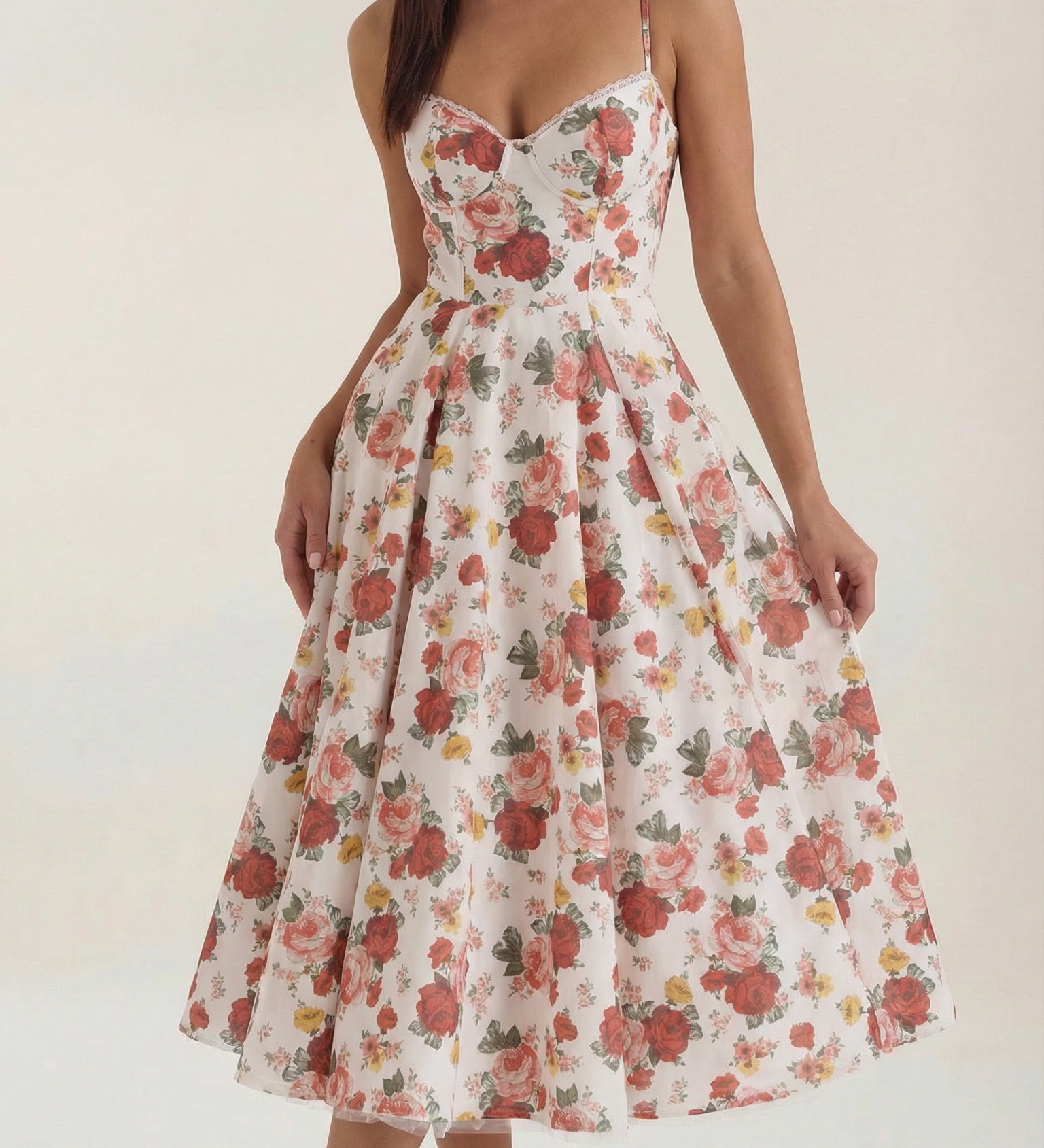 Vestido midi con diseño de tul