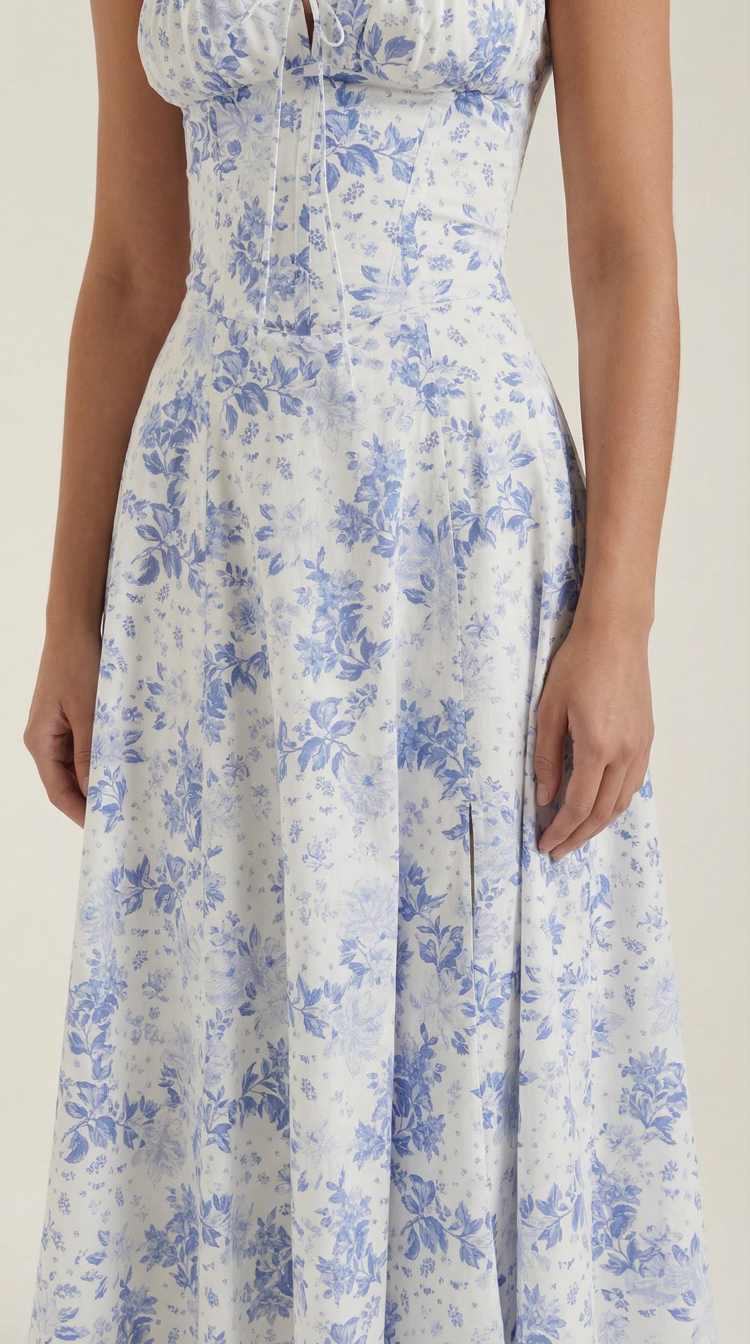 Vestido midi con corte fluido