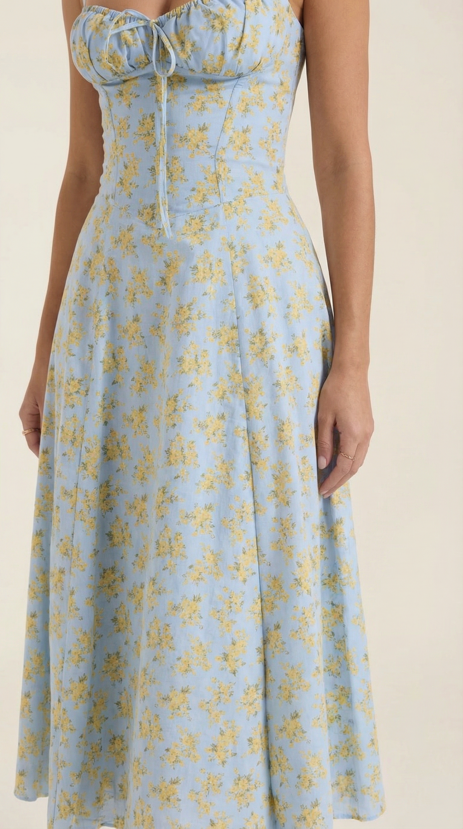 Vestido midi con corte fluido