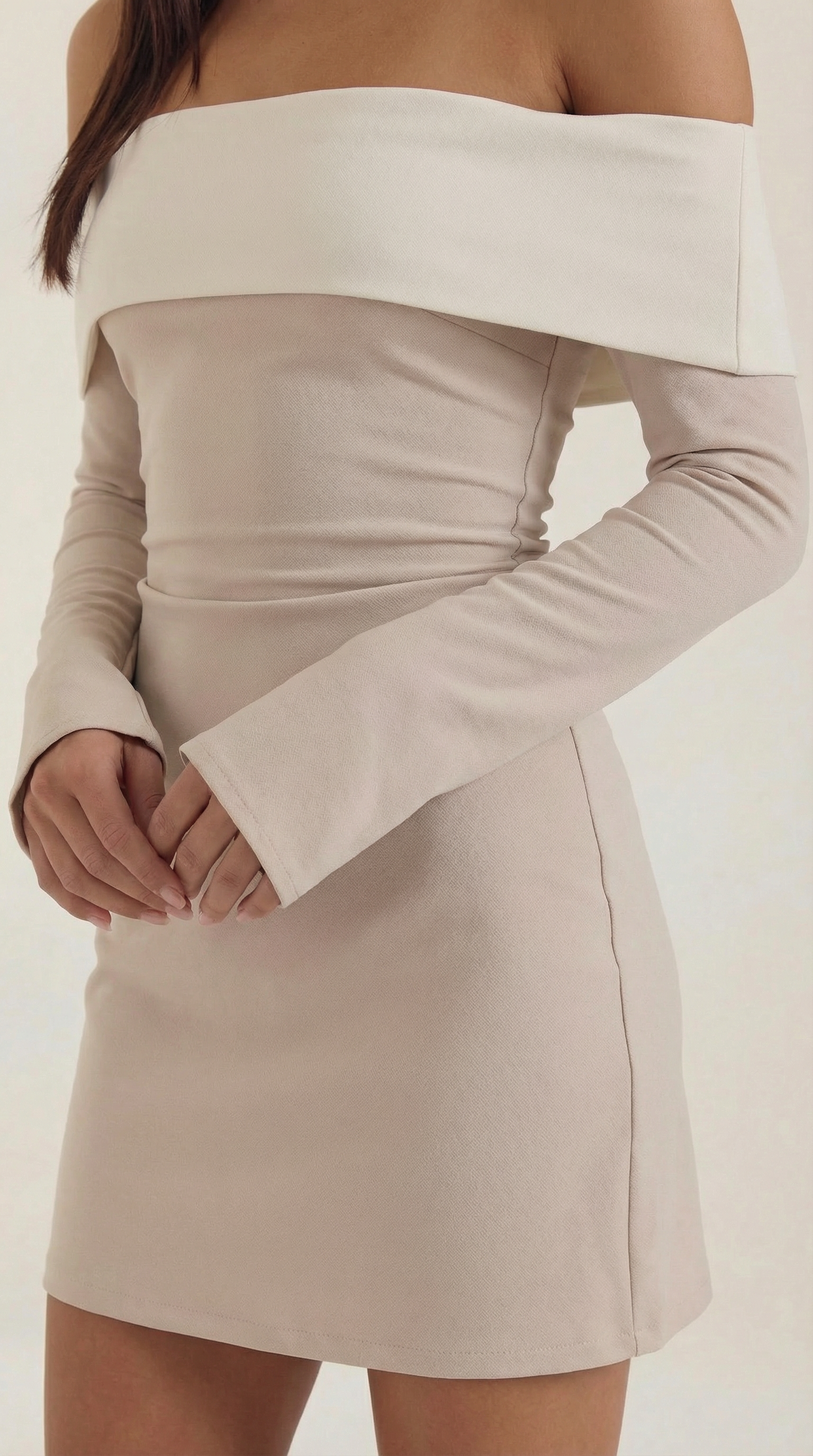 Vestido mini con diseño off-shoulder