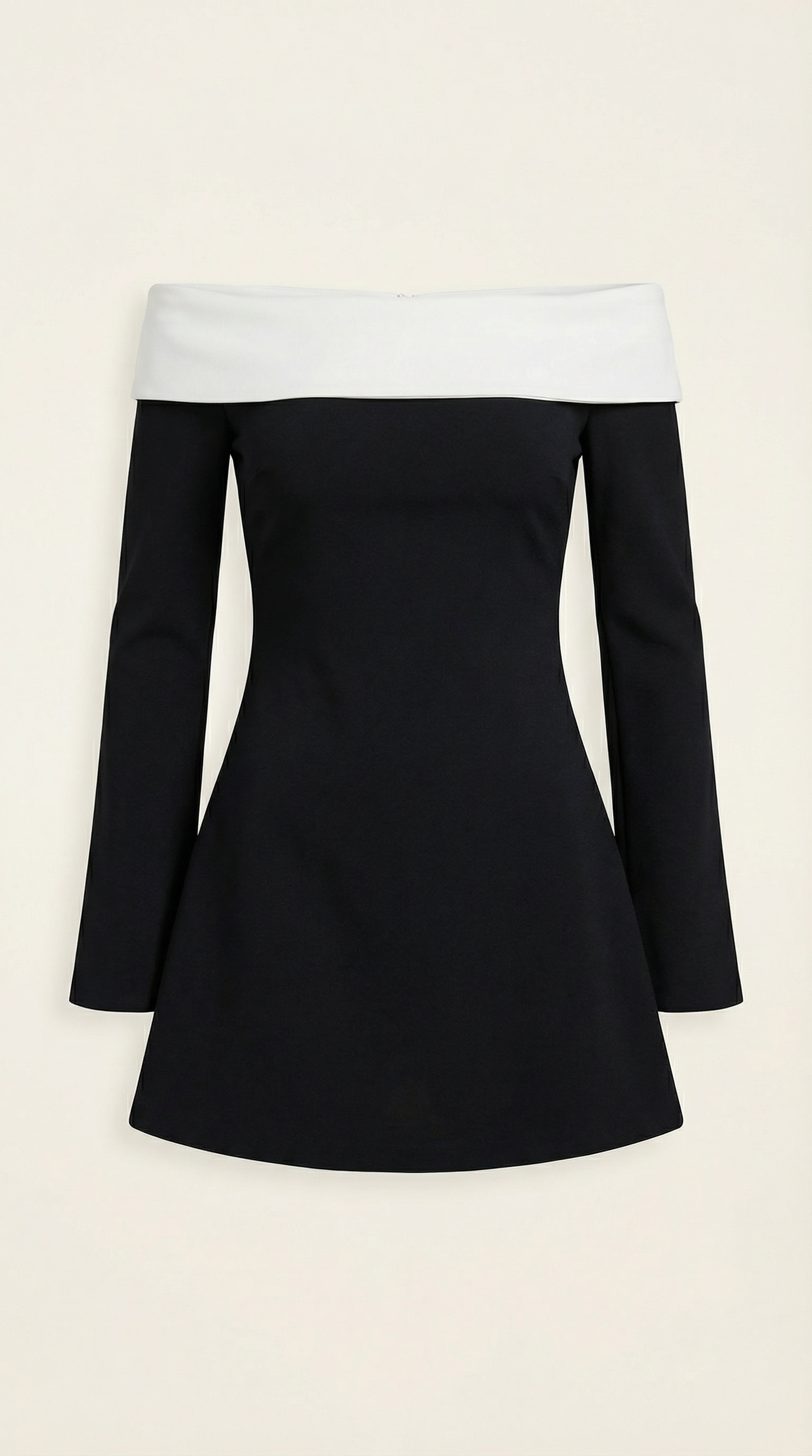 Vestido mini con diseño off-shoulder