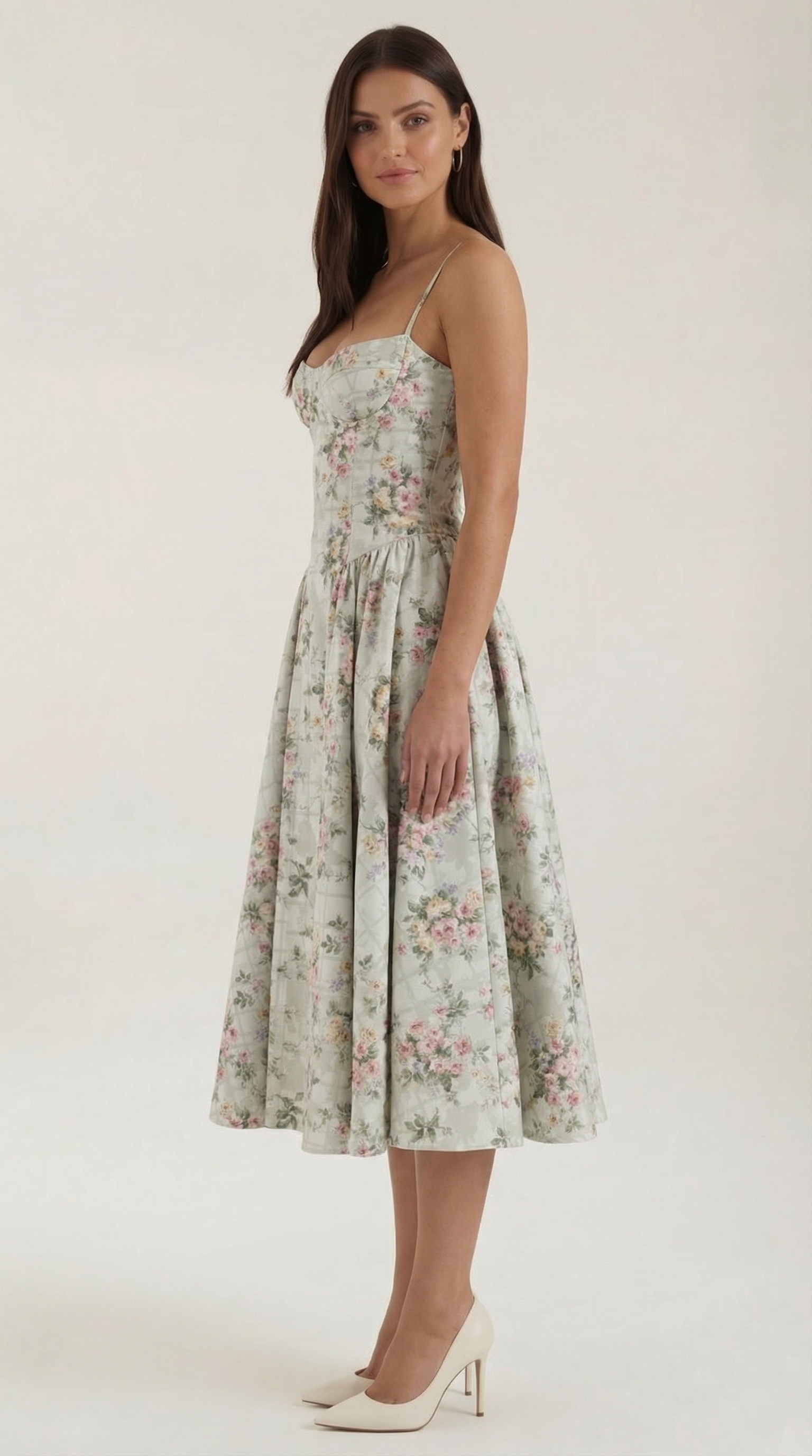 Vestido midi con diseño de corsé