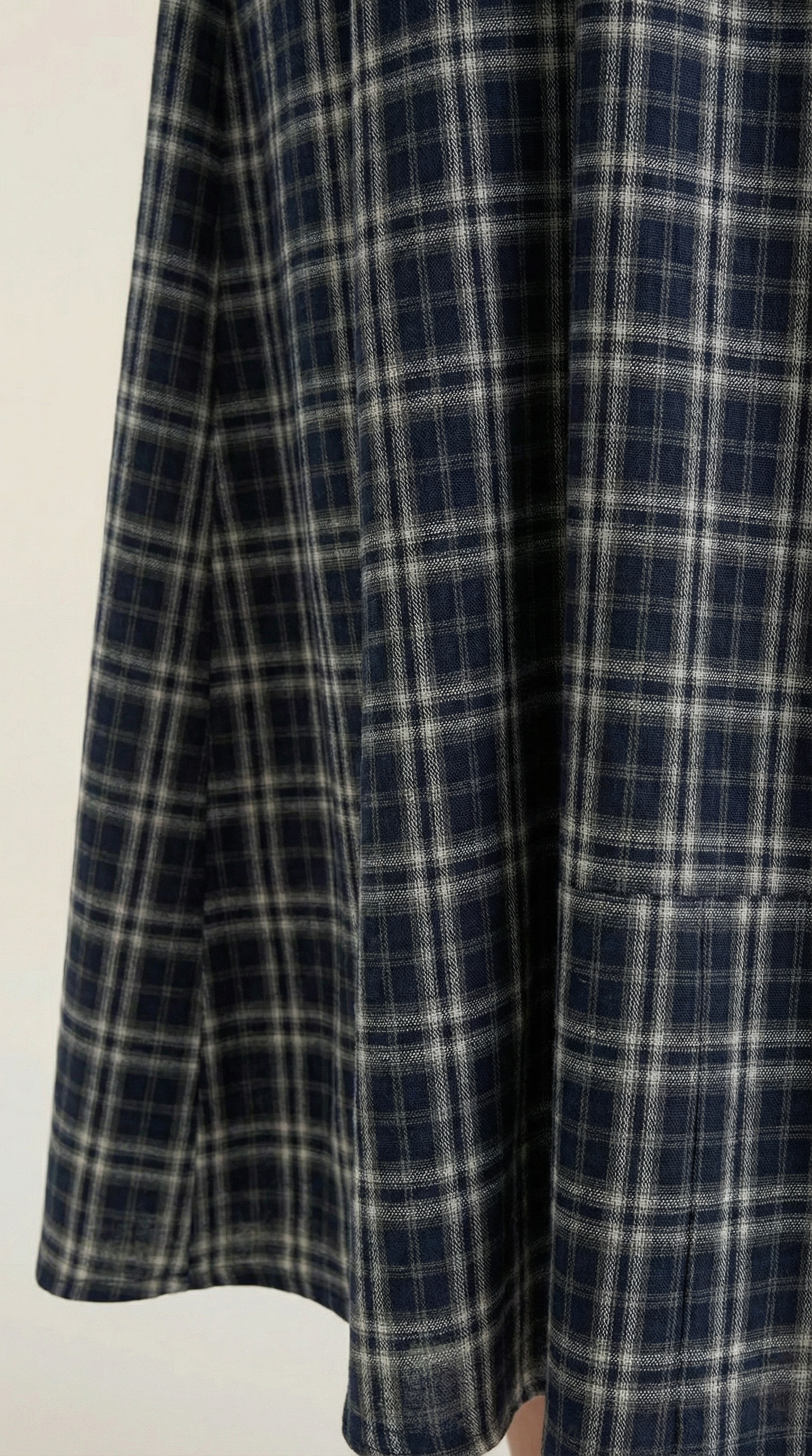 Vestido midi con escote cuadrado elegante