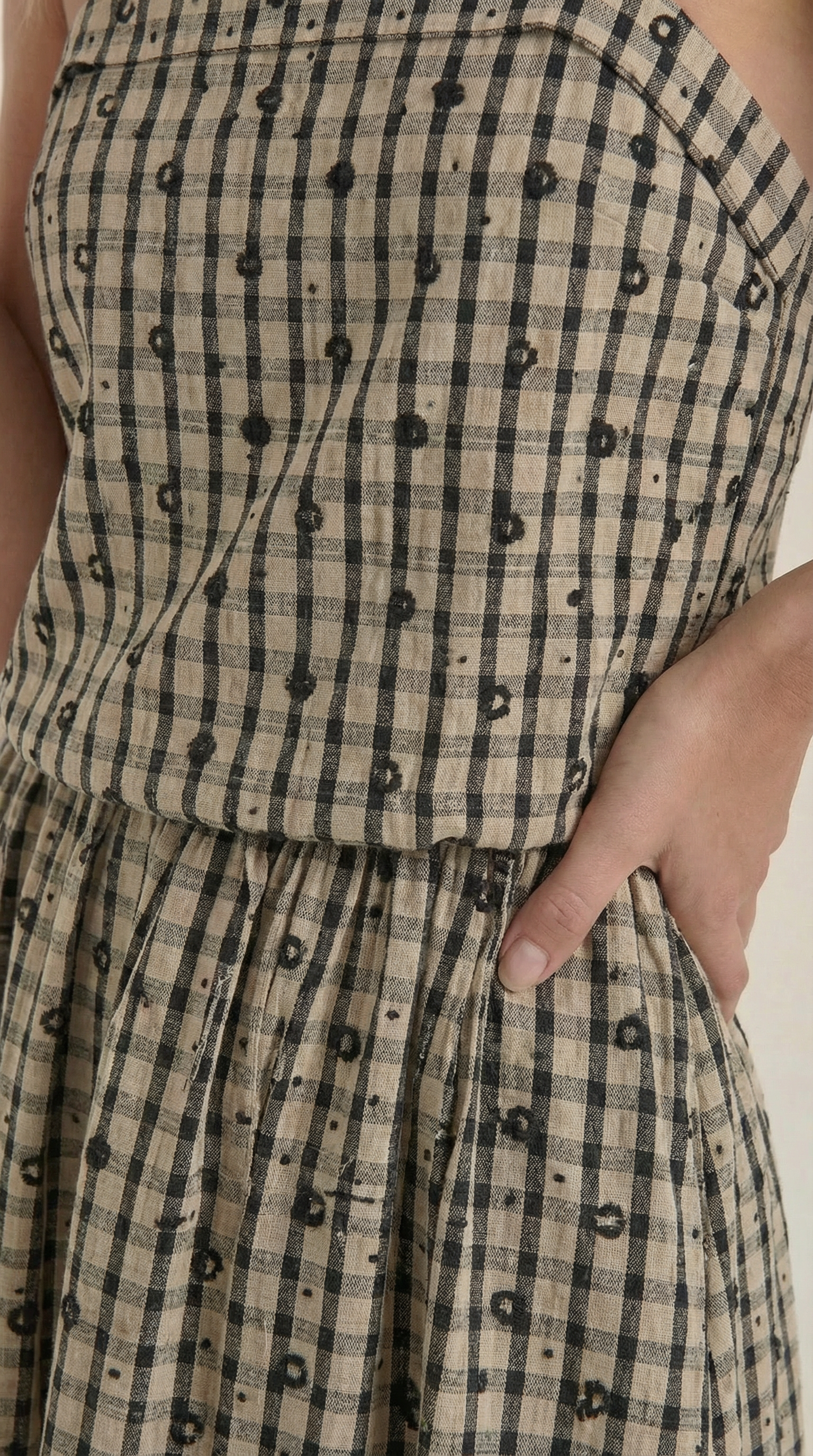 Vestido midi con escote cuadrado elegante