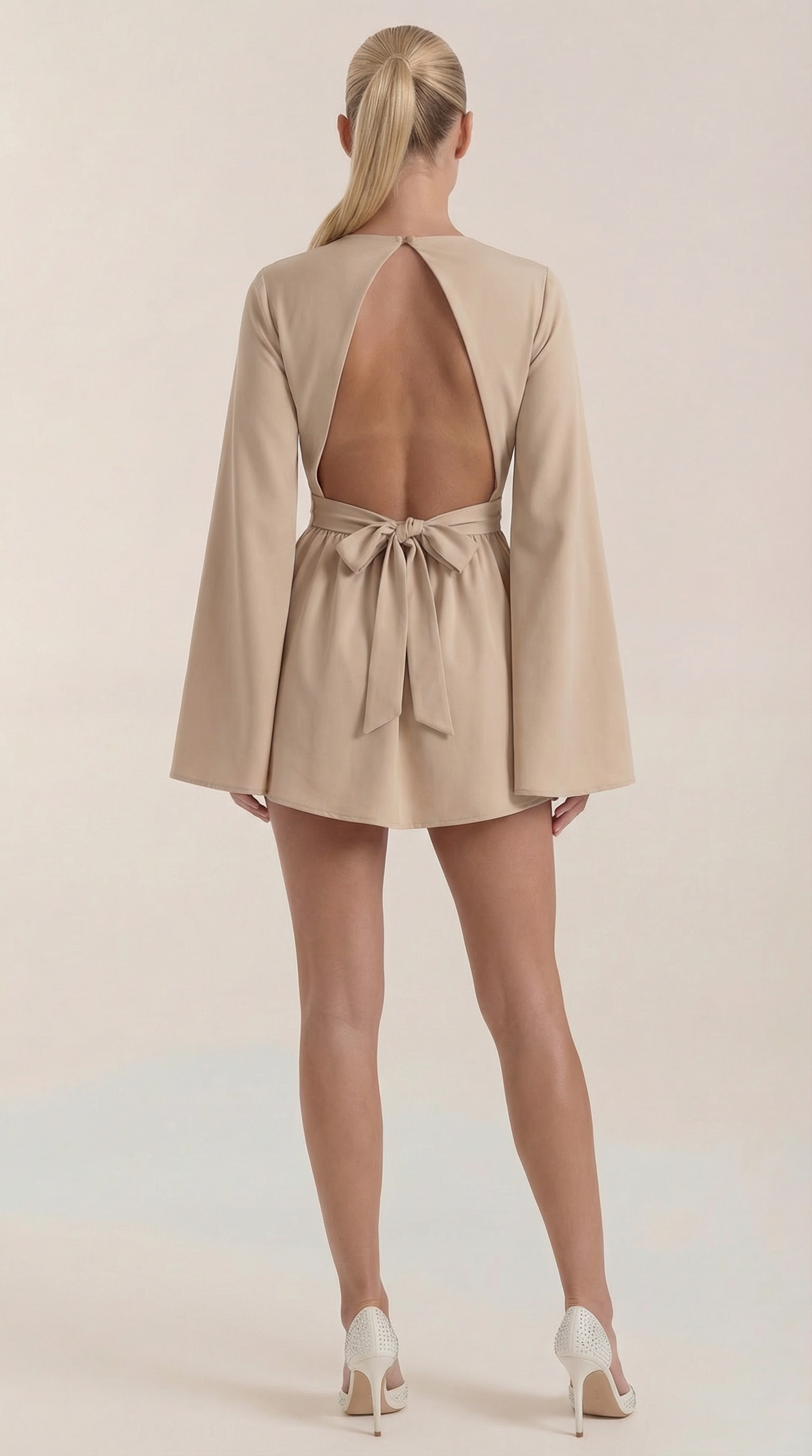 Vestido mini con diseño fluido