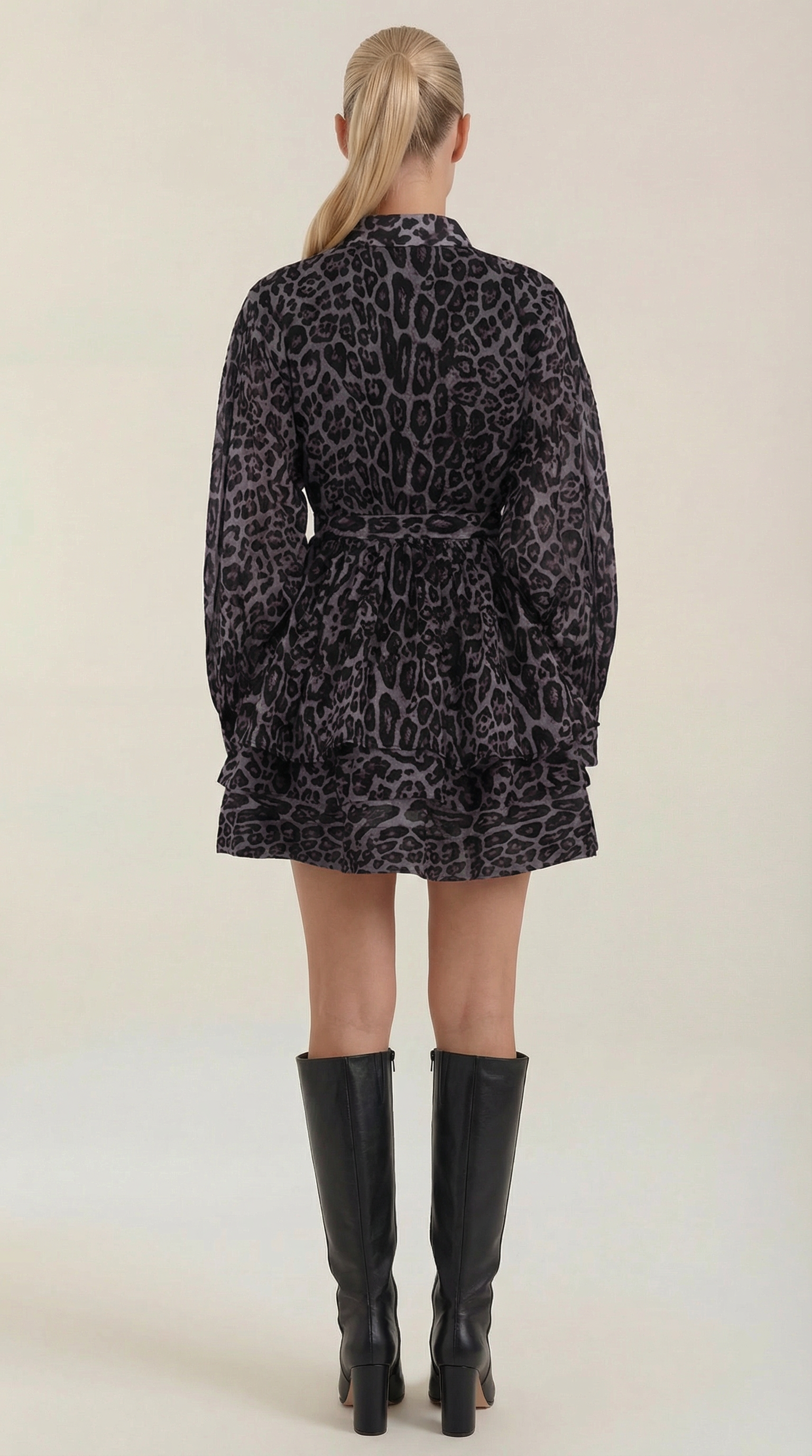 Vestido mini con corte ajustado