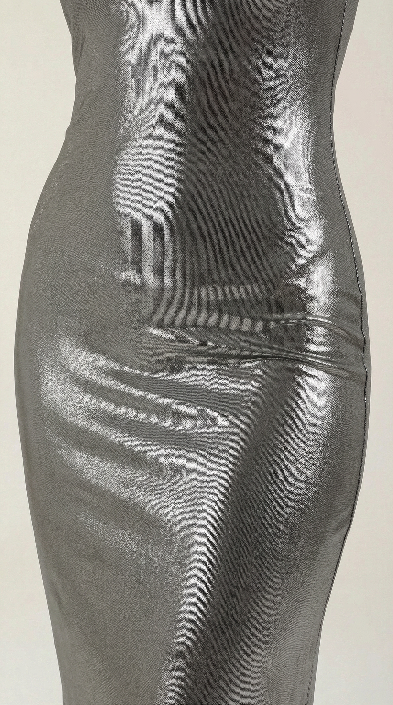 Vestido largo ajustado con diseño elegante